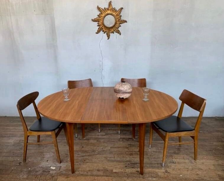 Round table in teak with vintage butterfly extension from the 1960s
