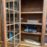 Meuble vitrine de magasin ancien en chêne