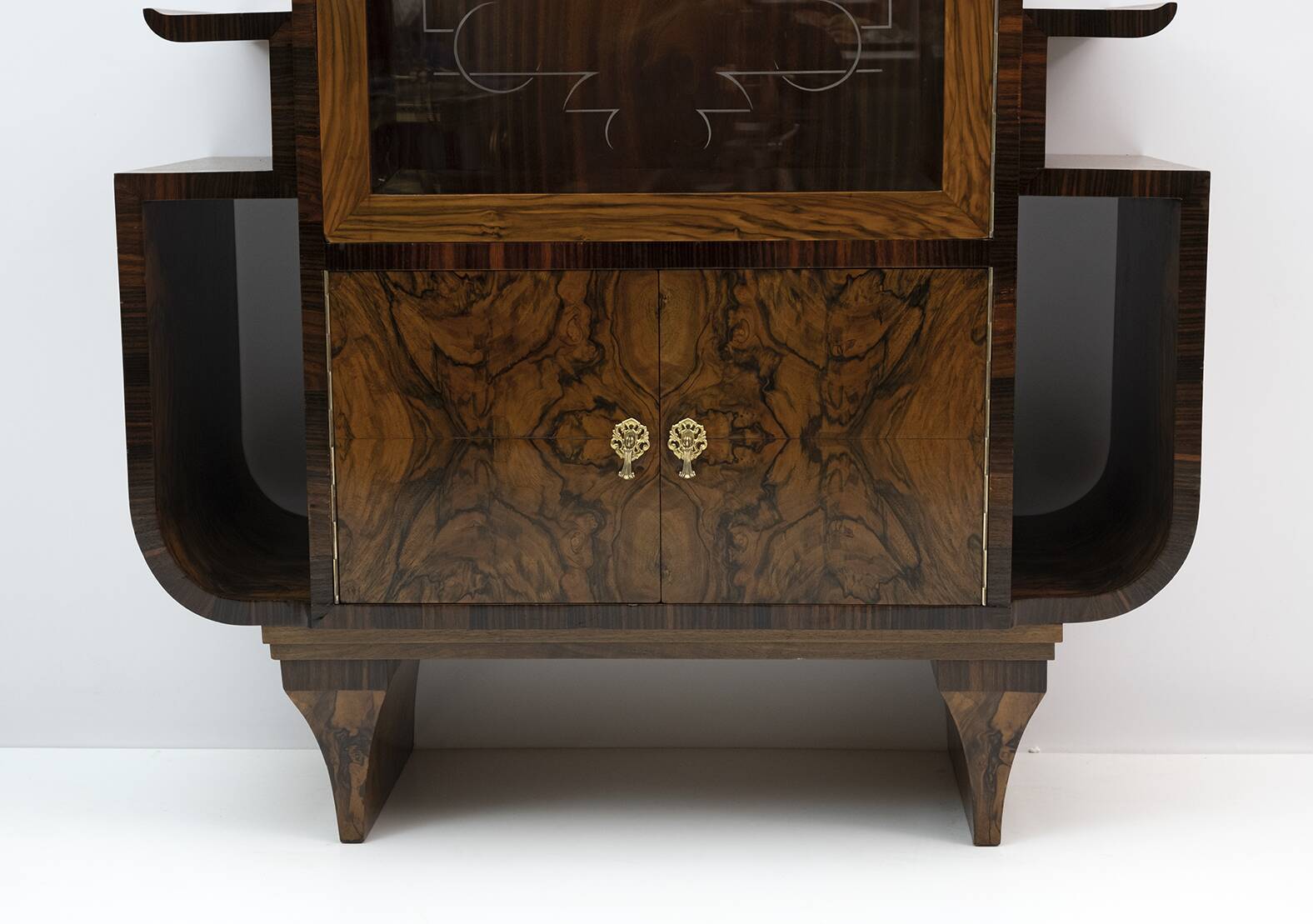 Art Dèco Italian Walnut Vitrines or Bar Display Cabinet, 1925