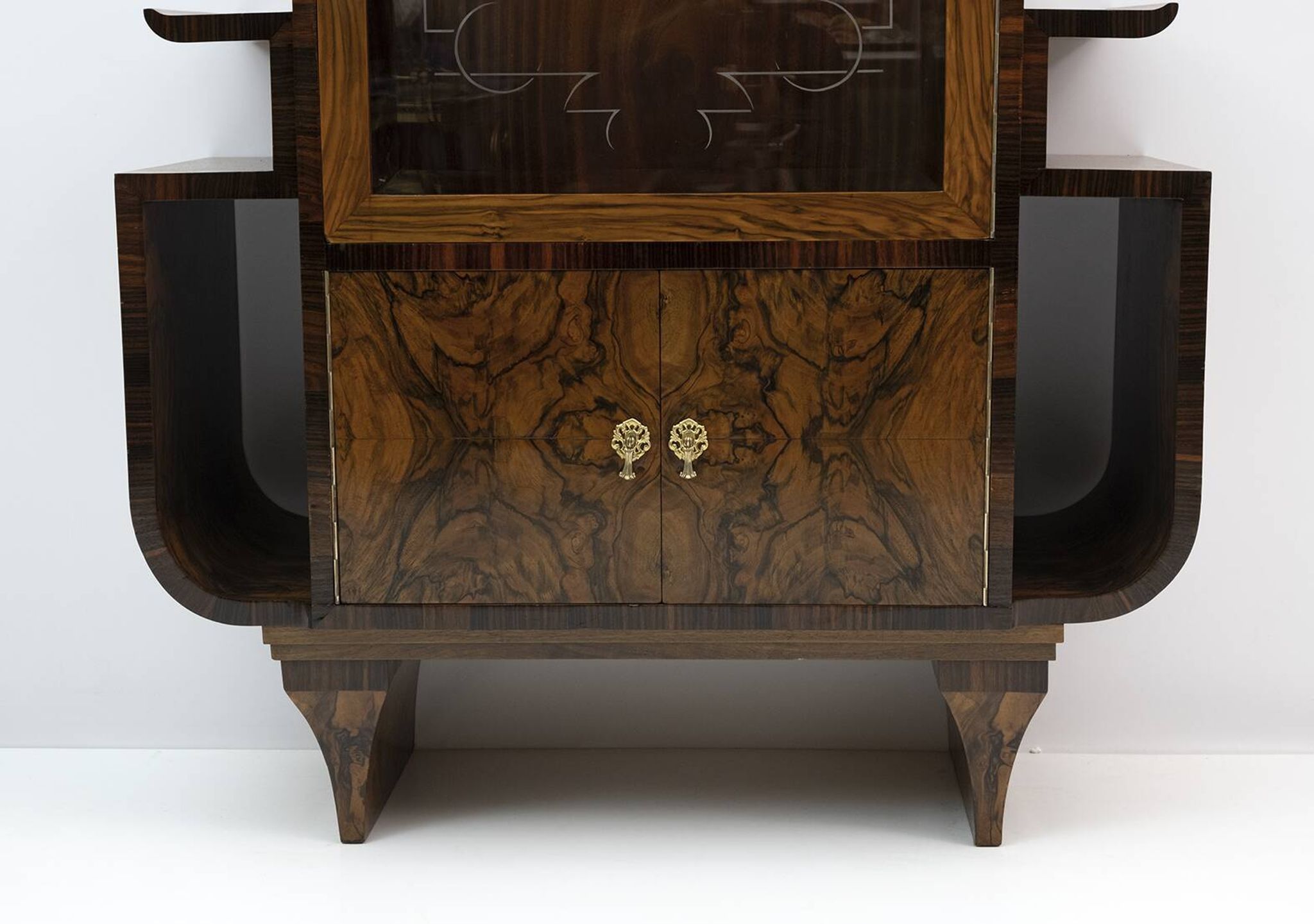 Art Dèco Italian Walnut Vitrines or Bar Display Cabinet, 1925