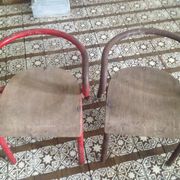 Paire de fauteuils d'écolier par Jacques Hitier en métal et bois, années 50