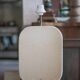 Lampe de table en pierre blanche moderniste, lampe brutaliste
