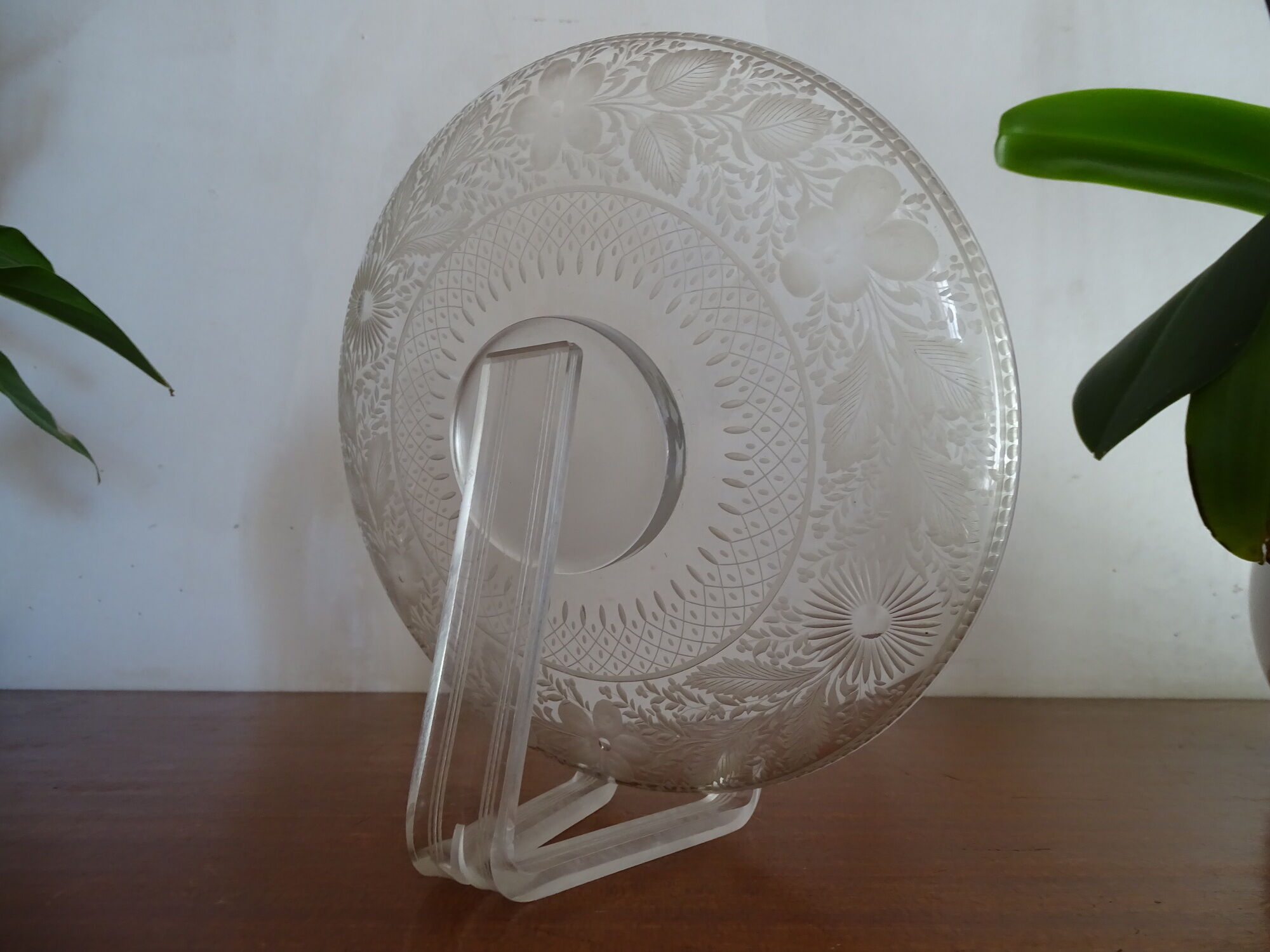 Plate with crystal heel engraved Saint Louis / Baccarat 19th century - 21.5 cm
