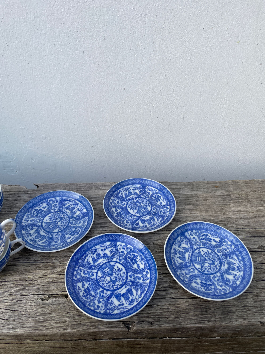 4 Japanese blue porcelain cups
