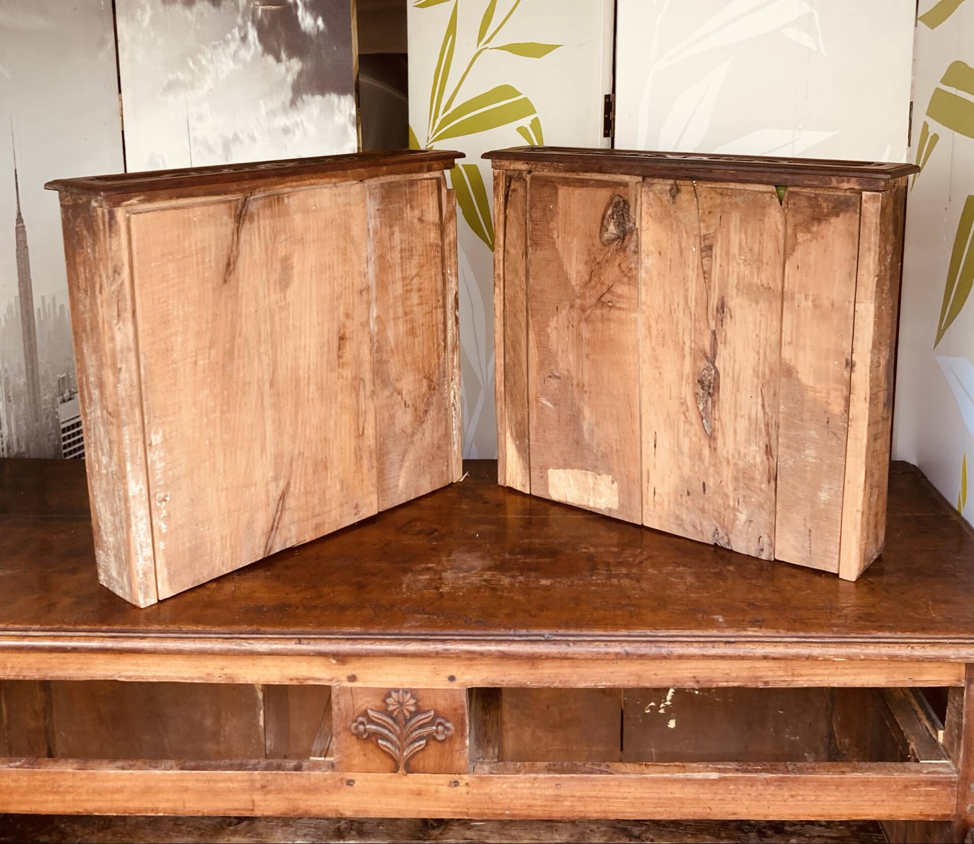 Louis XV style buffet from the 19th century in solid fruitwood with dowelled joints.