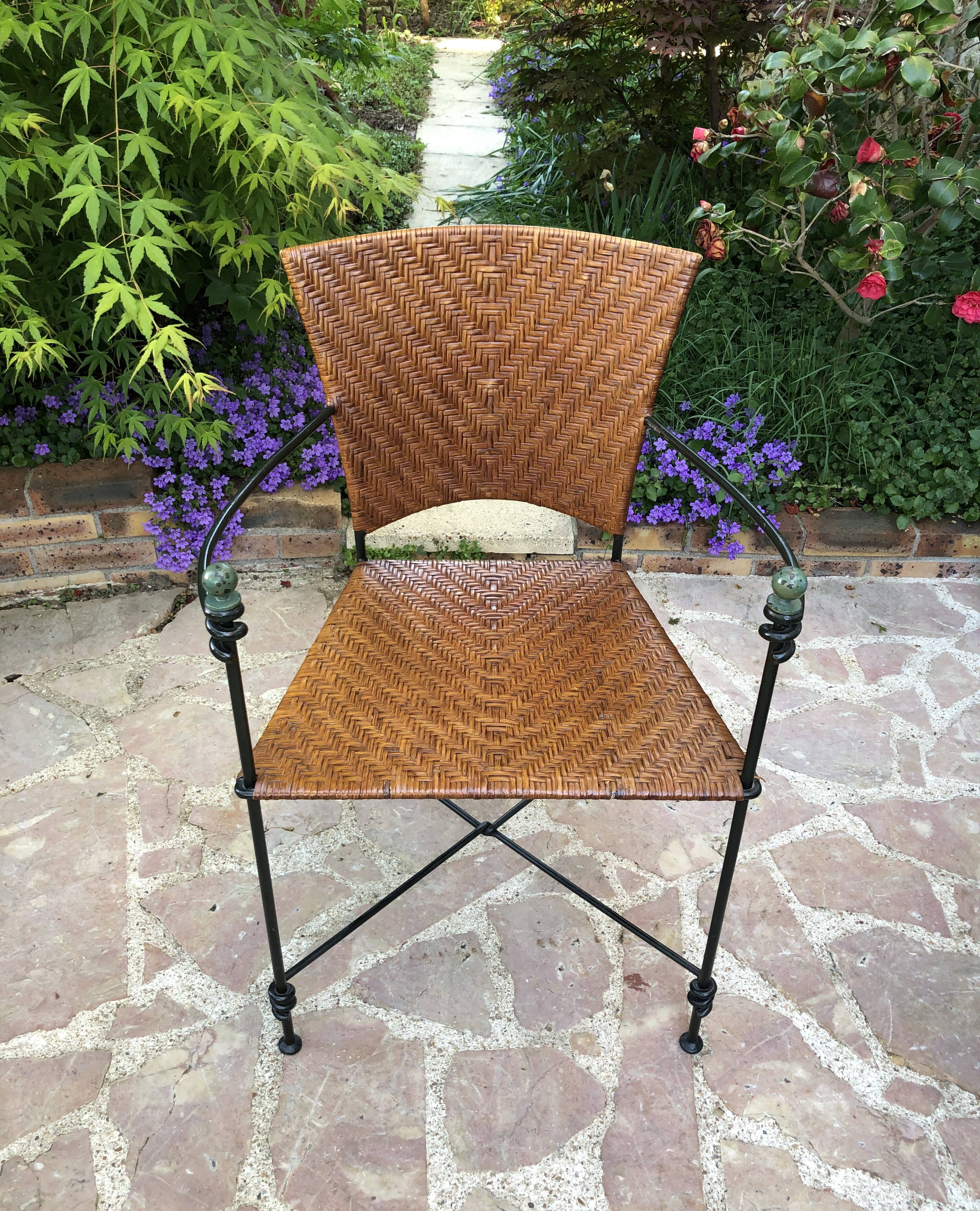 Paire de fauteuils vintage en fer forgé et osier