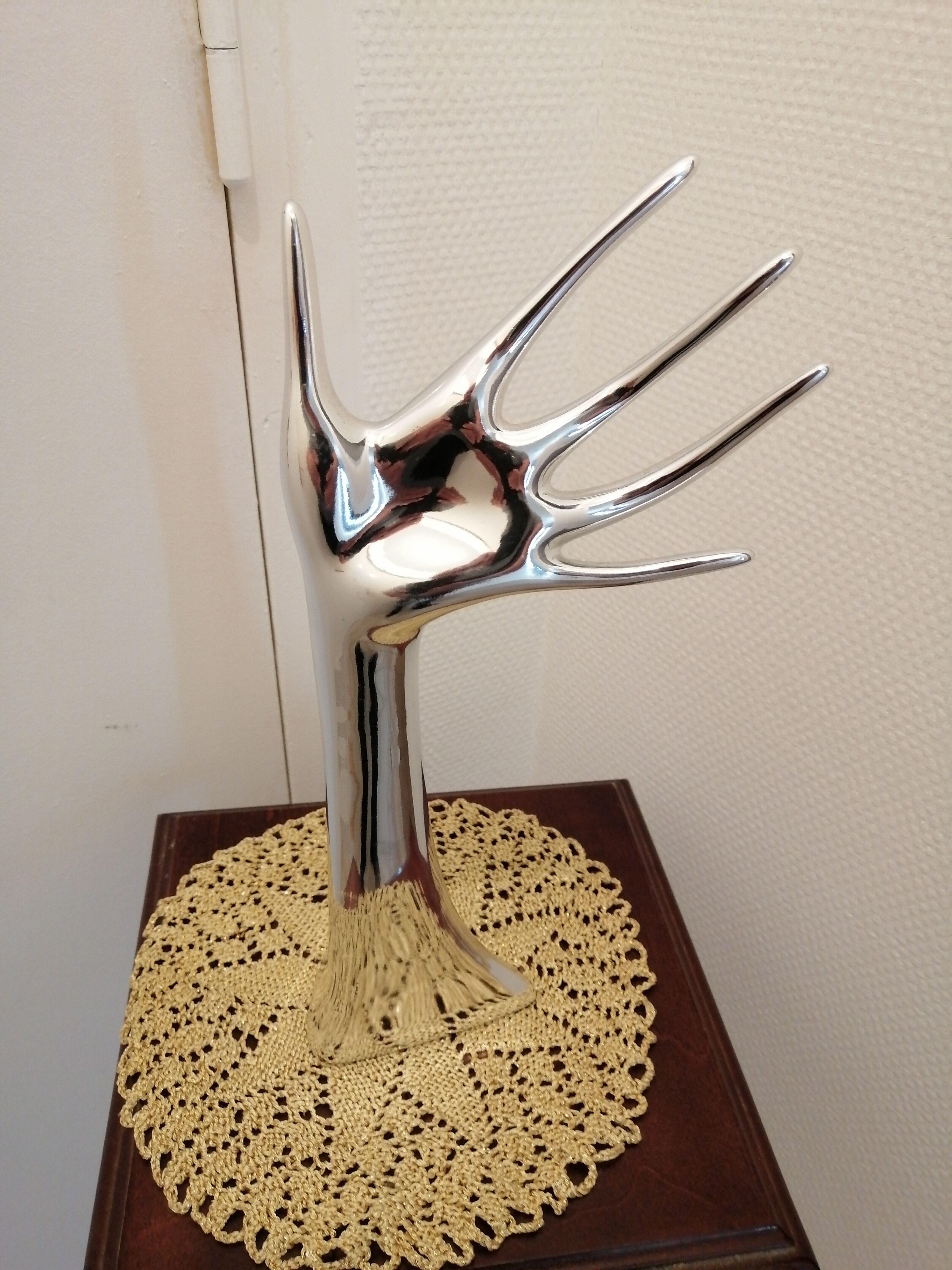 Hand jewelry holder kare design