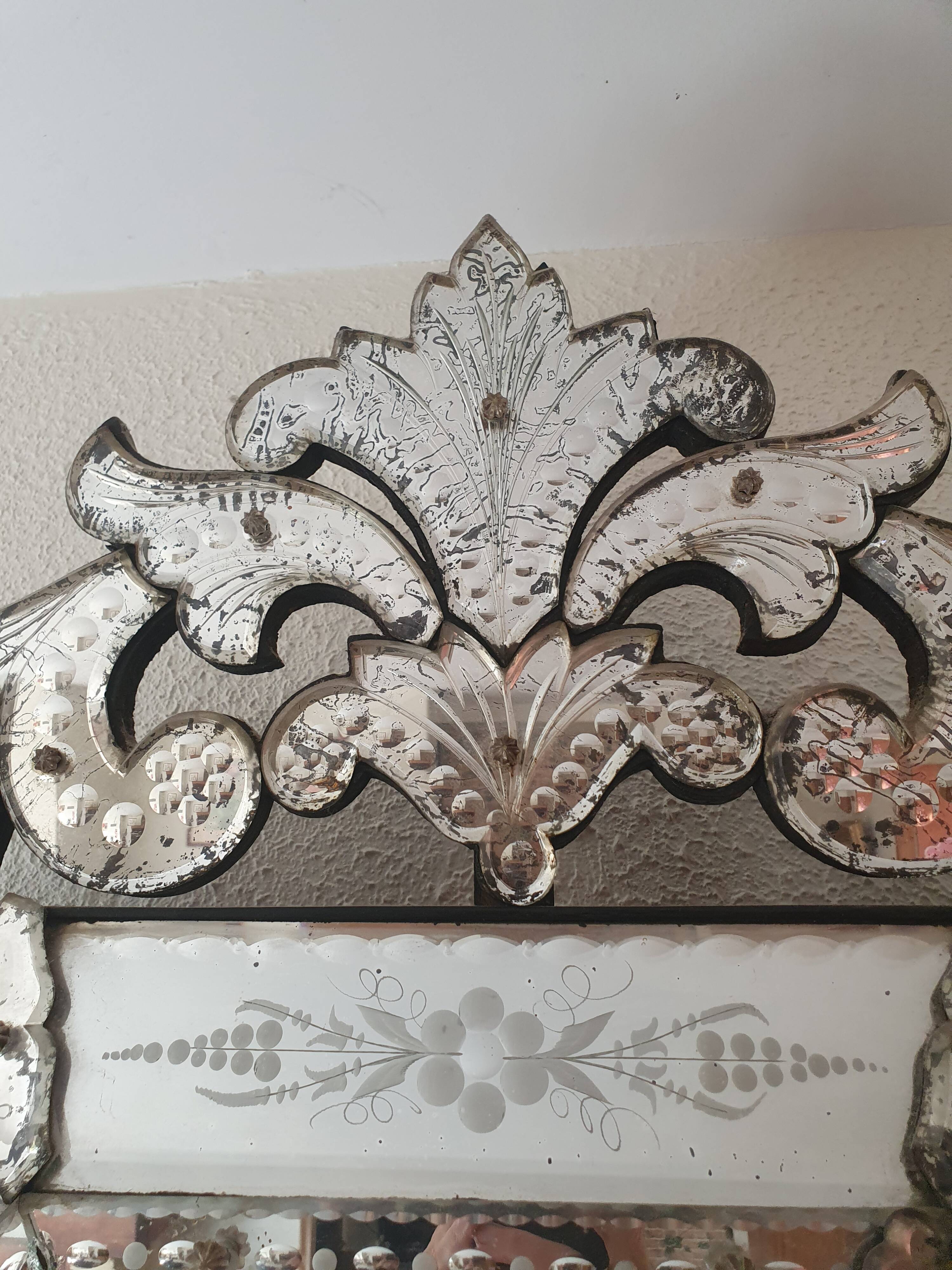 Antique Venetian mirror from the late 19th century – bevelled glass & engraved decoration – 124 x 68