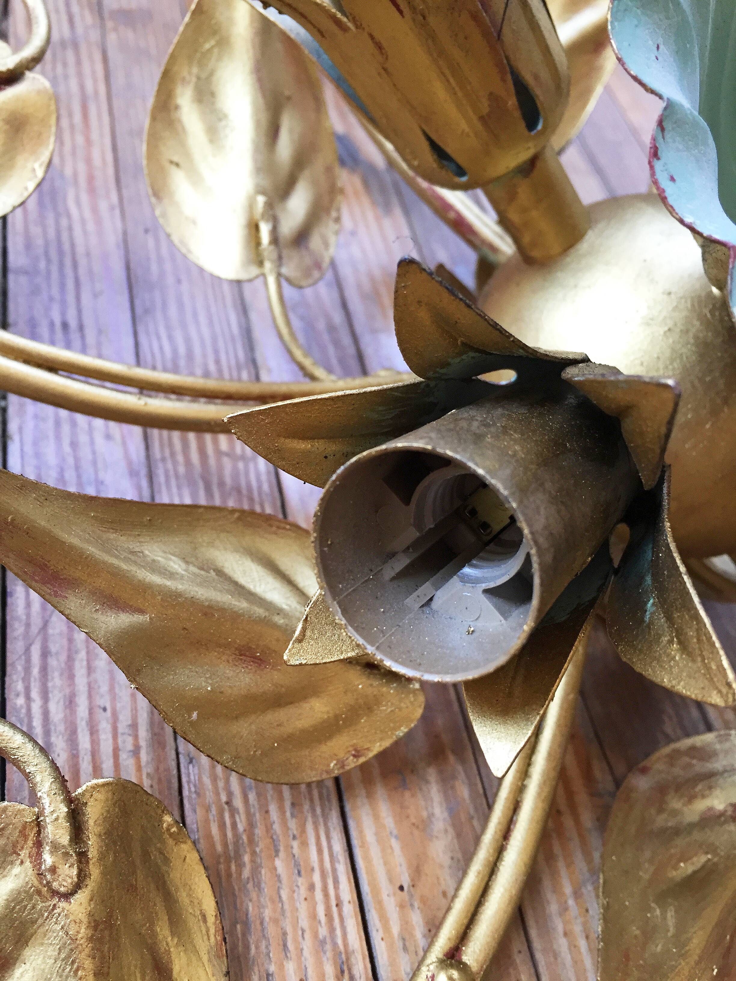 Flowery gold metal wall lamp