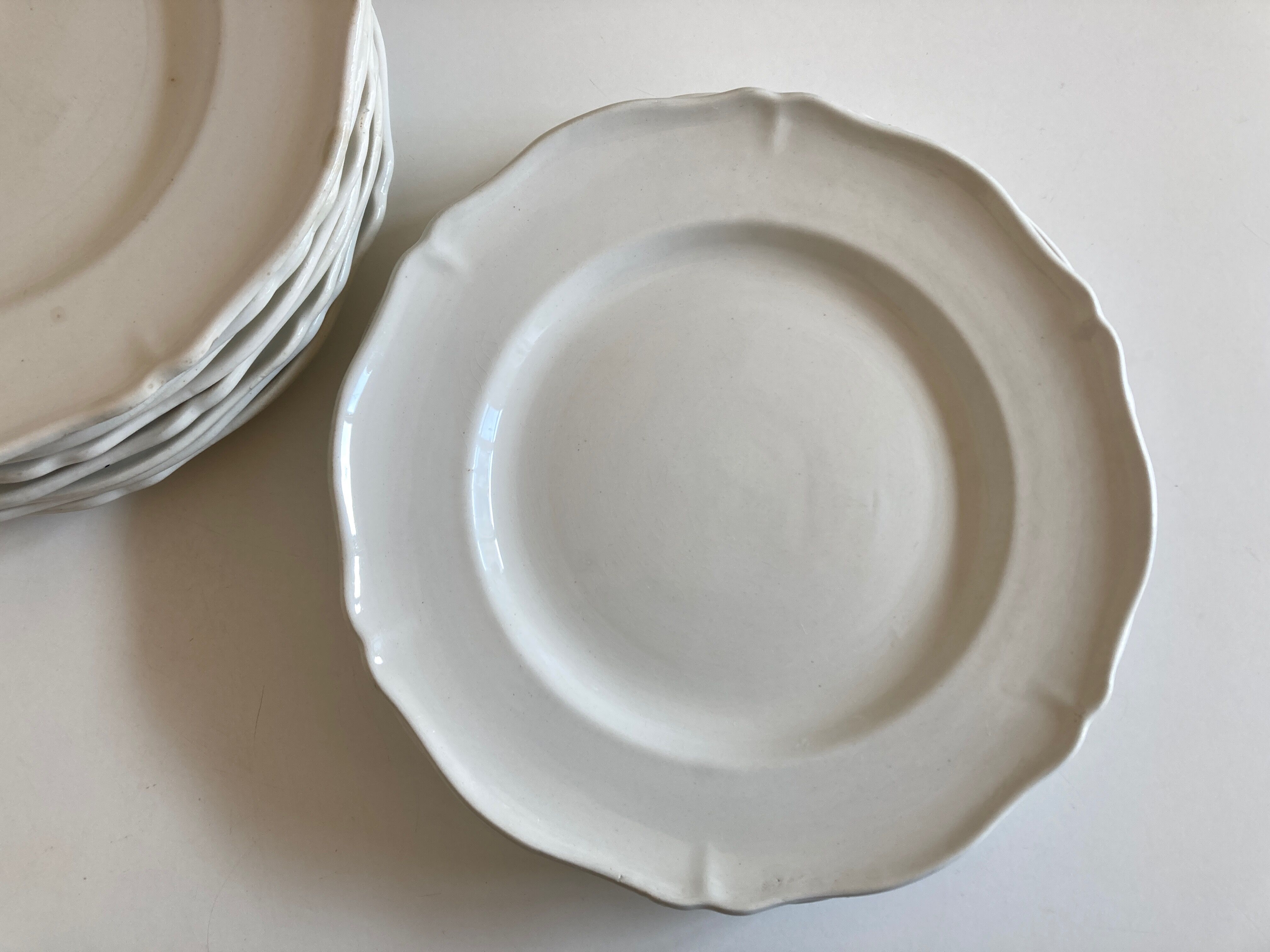 Set 10 plates with godrons in English iron earth 1950