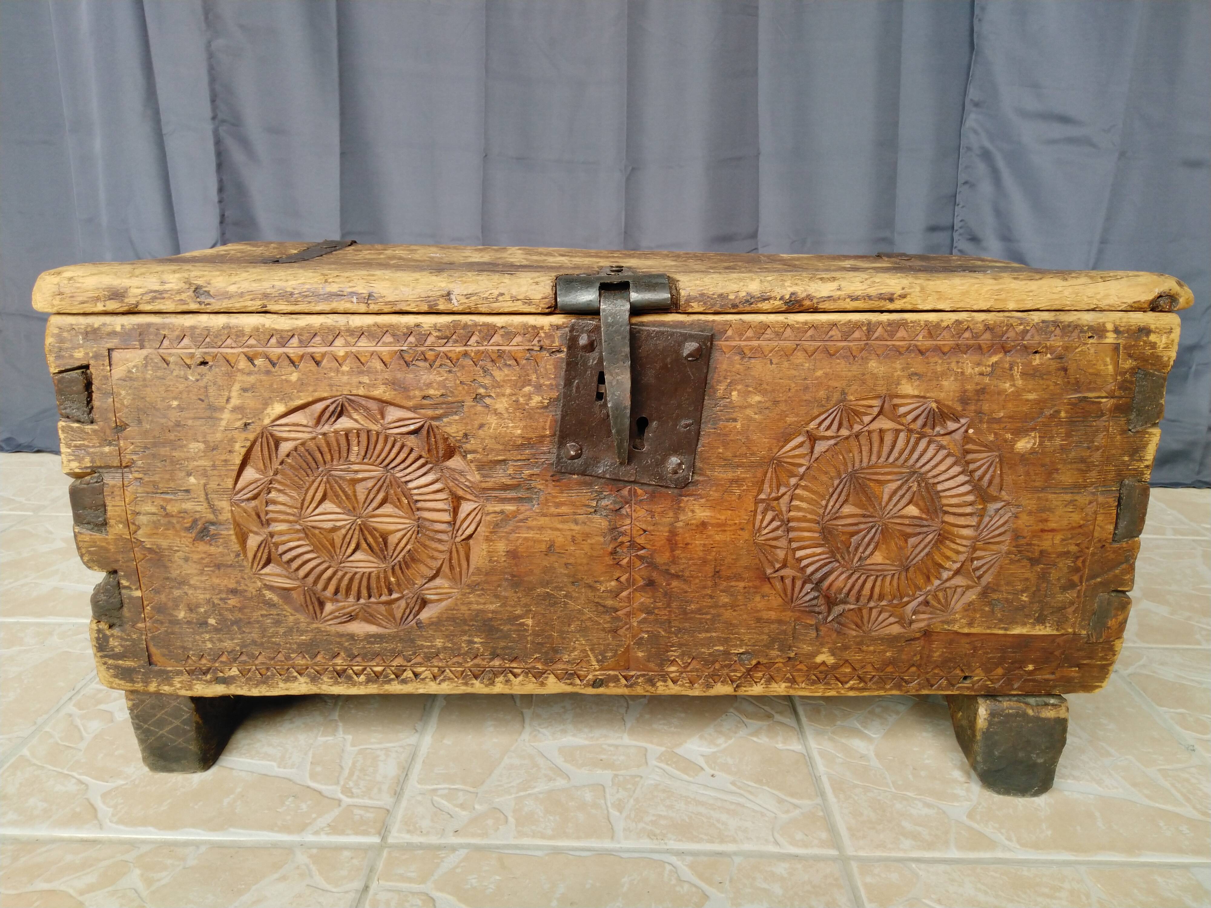 Queyras box in larch EIGHTEENTH