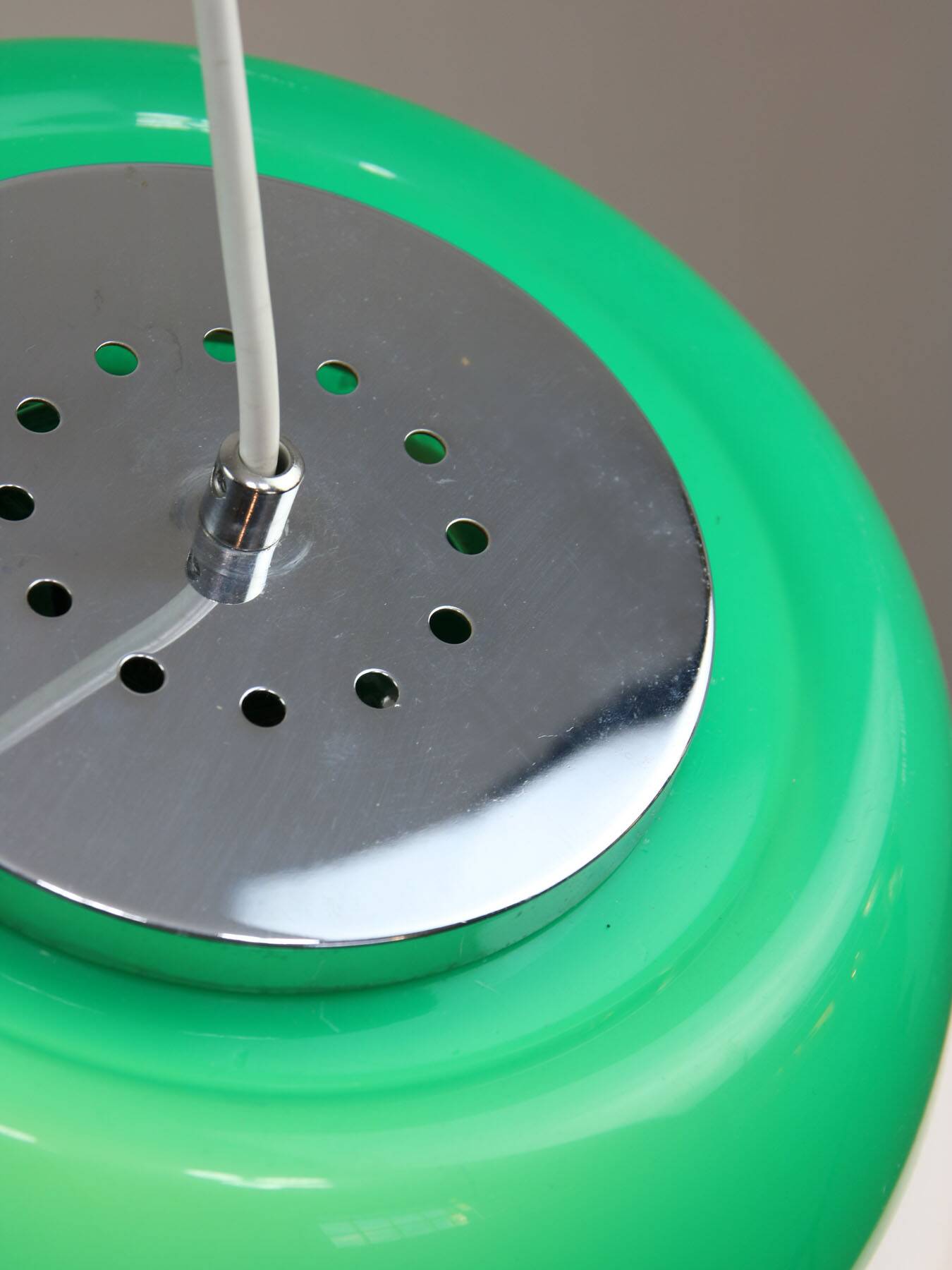 Italian Space Age Lamp in Green in White & Green Plexiglas and Chrome, 70s