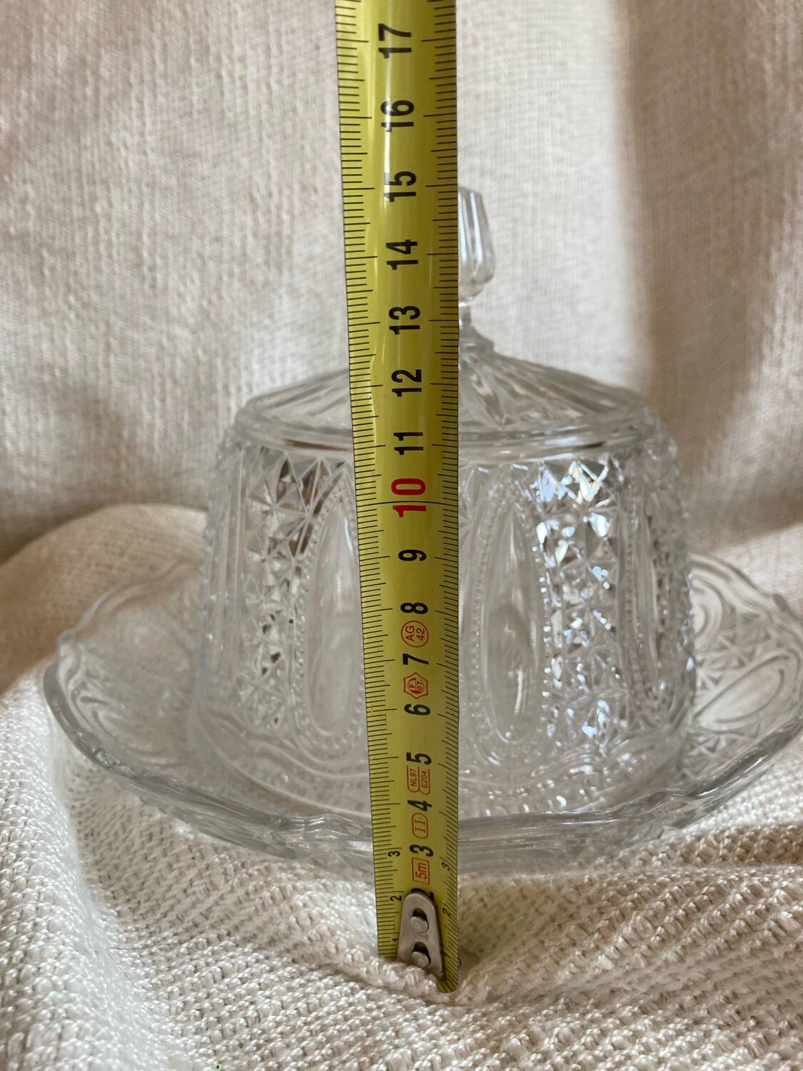 Dish and bell for chiseled cheese