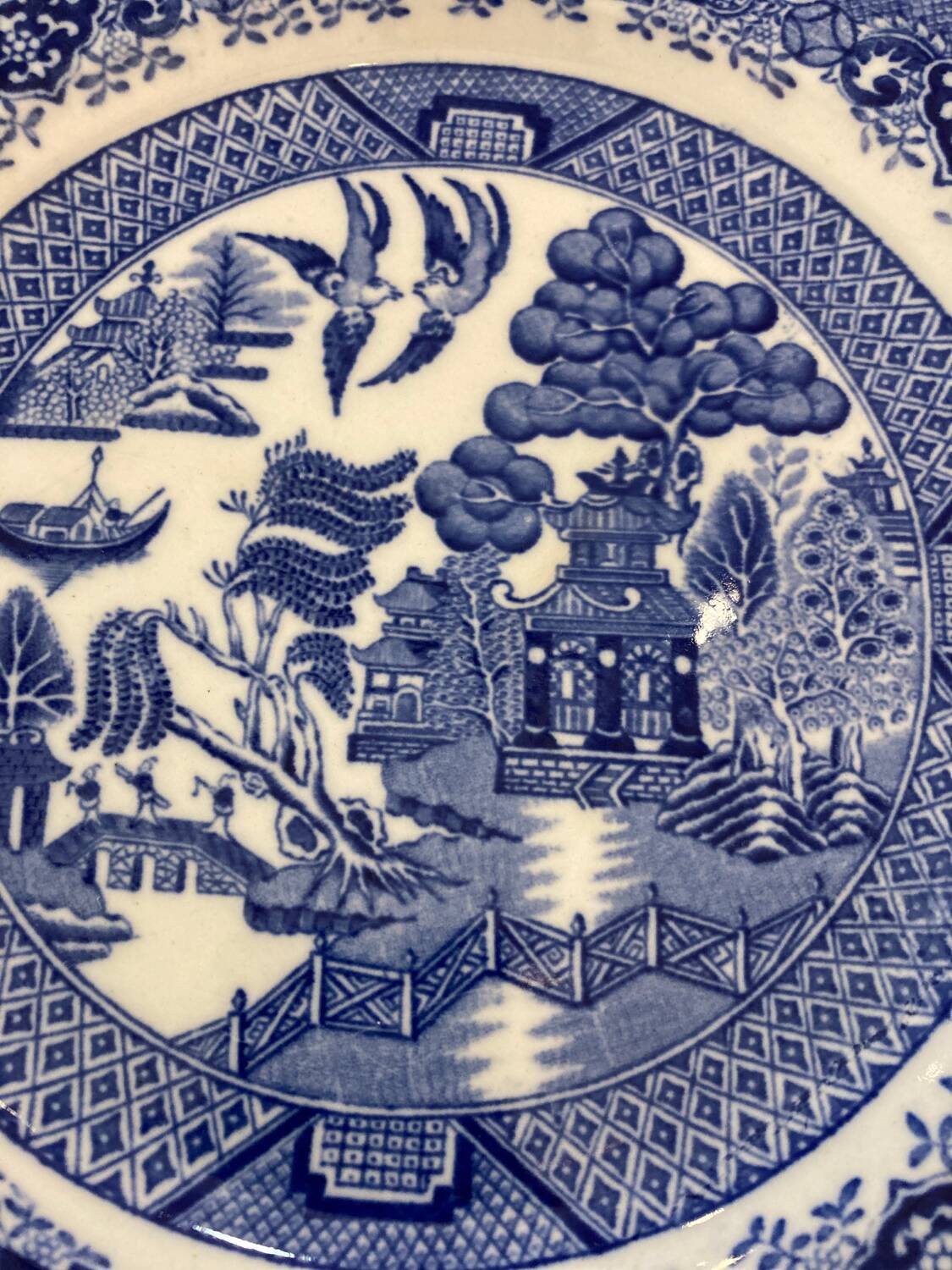 Assiette blue willow XIXeme décor chinois