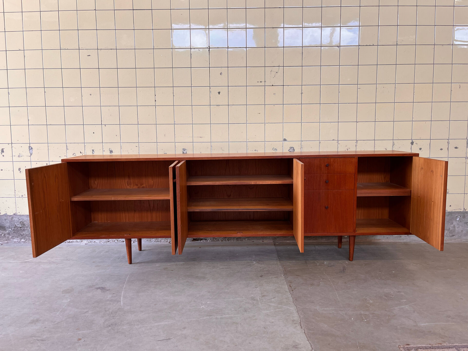 Buffet vintage en placage de teck