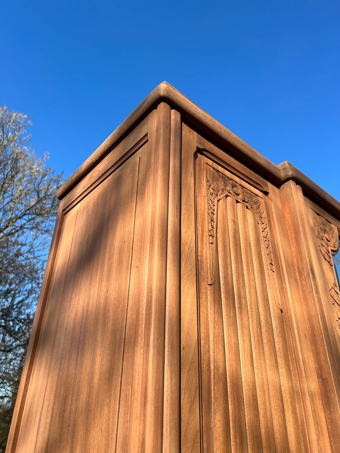 Armoire art déco en bois exotique