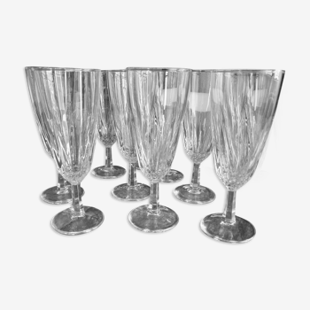 Lot de 9 flûtes à champagne vintage en verre moulé