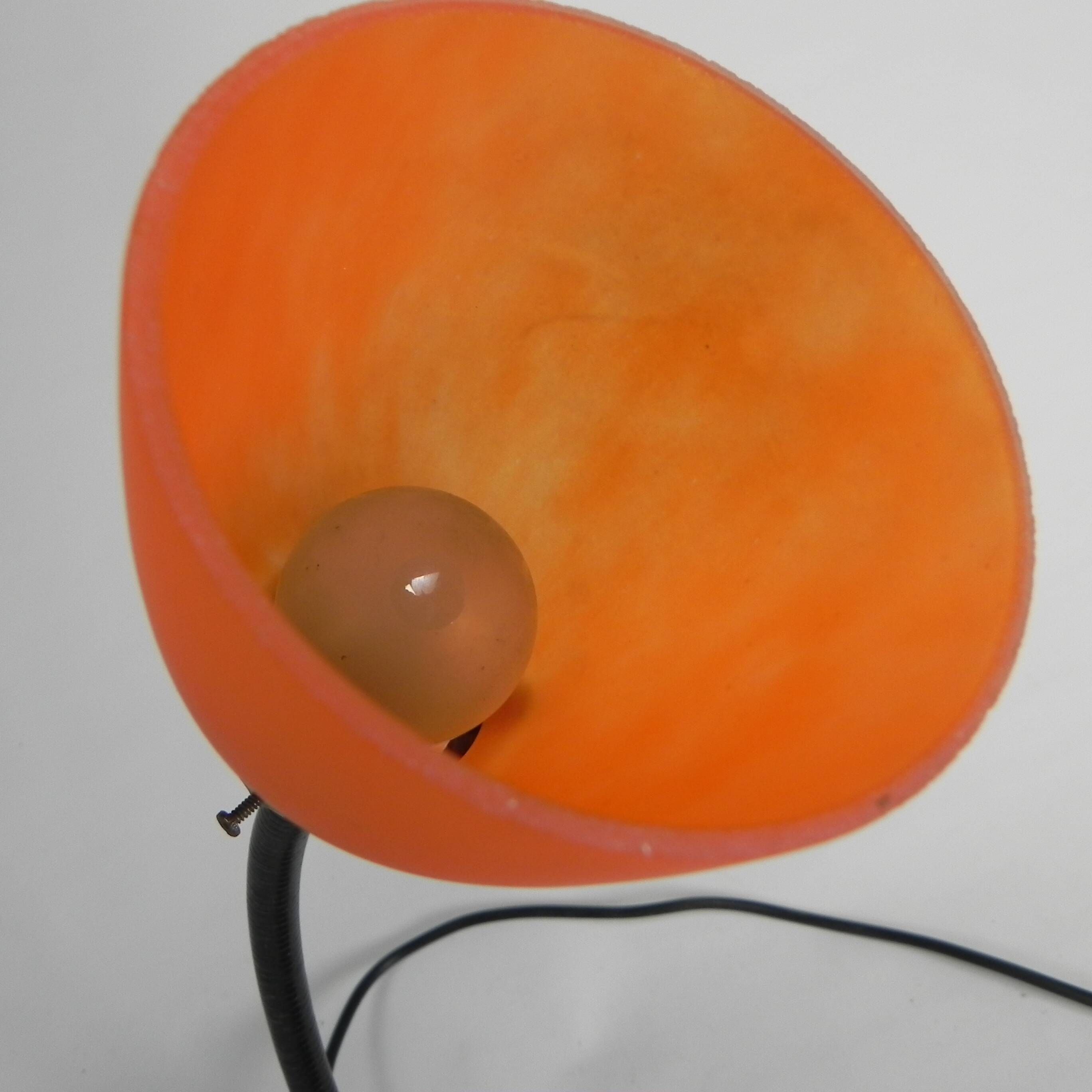 Lampe de bureau ERPE avec abat-jour en verre orange, années 1930