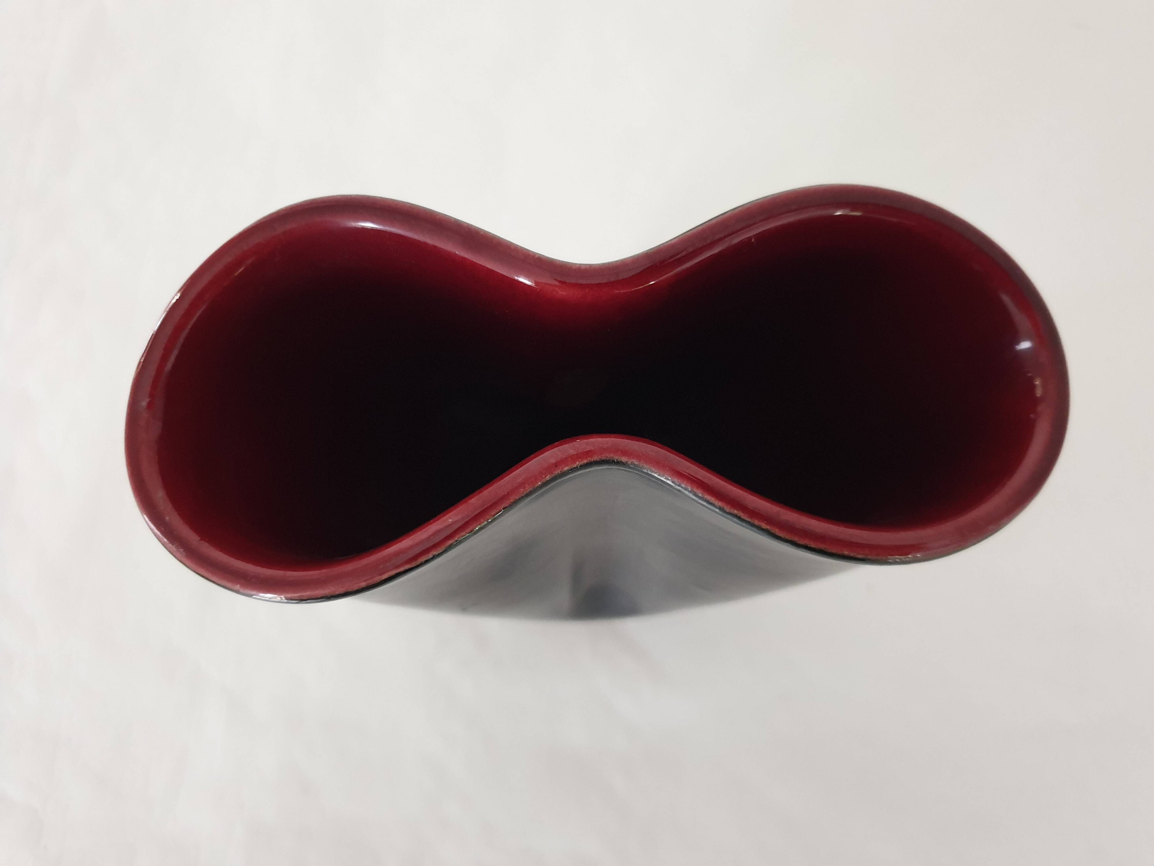Free-form ceramic vase in Black / Bordeaux signed Elchinger from the 50s