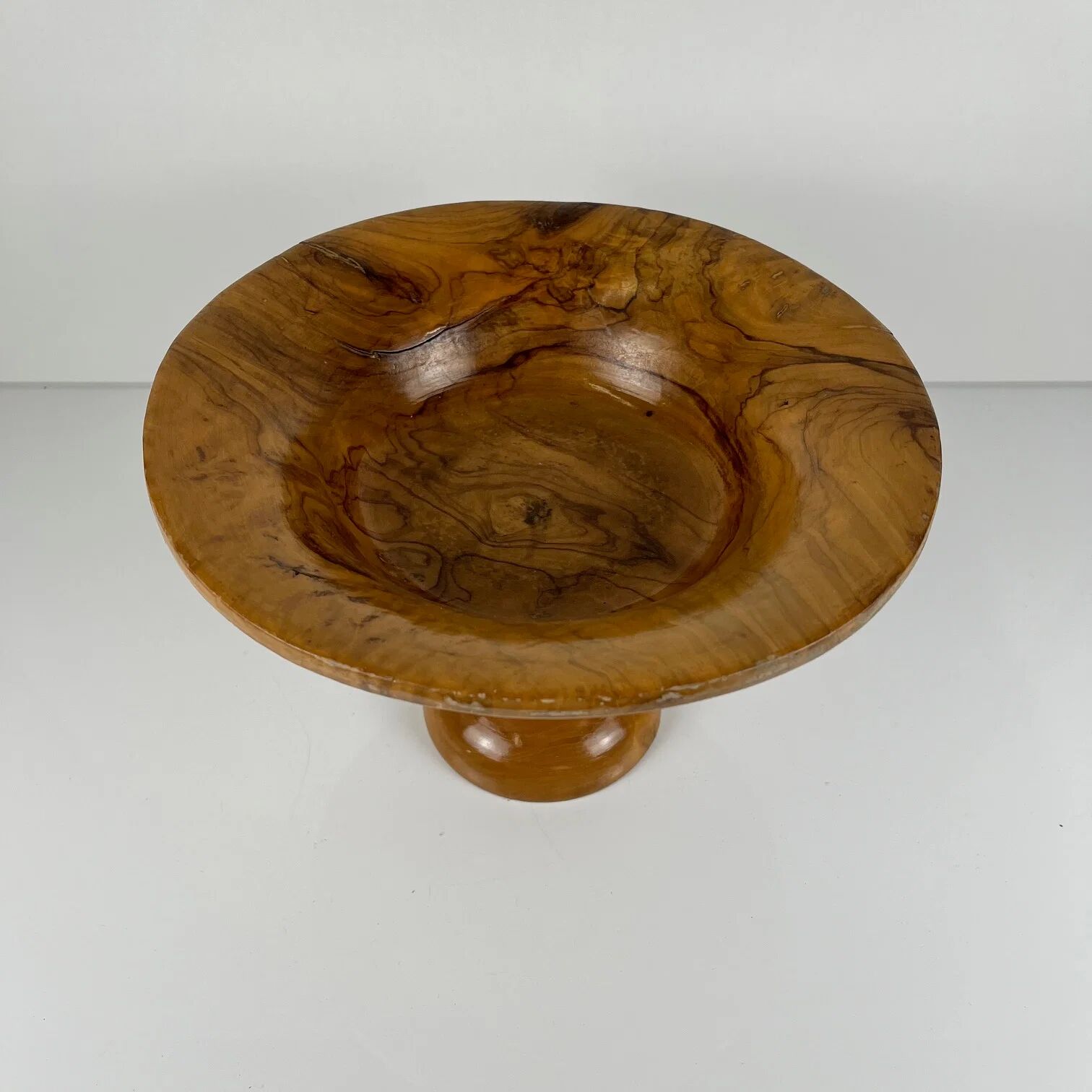 Cup - Footed fruit bowl made of single-piece olive wood, 1950-60