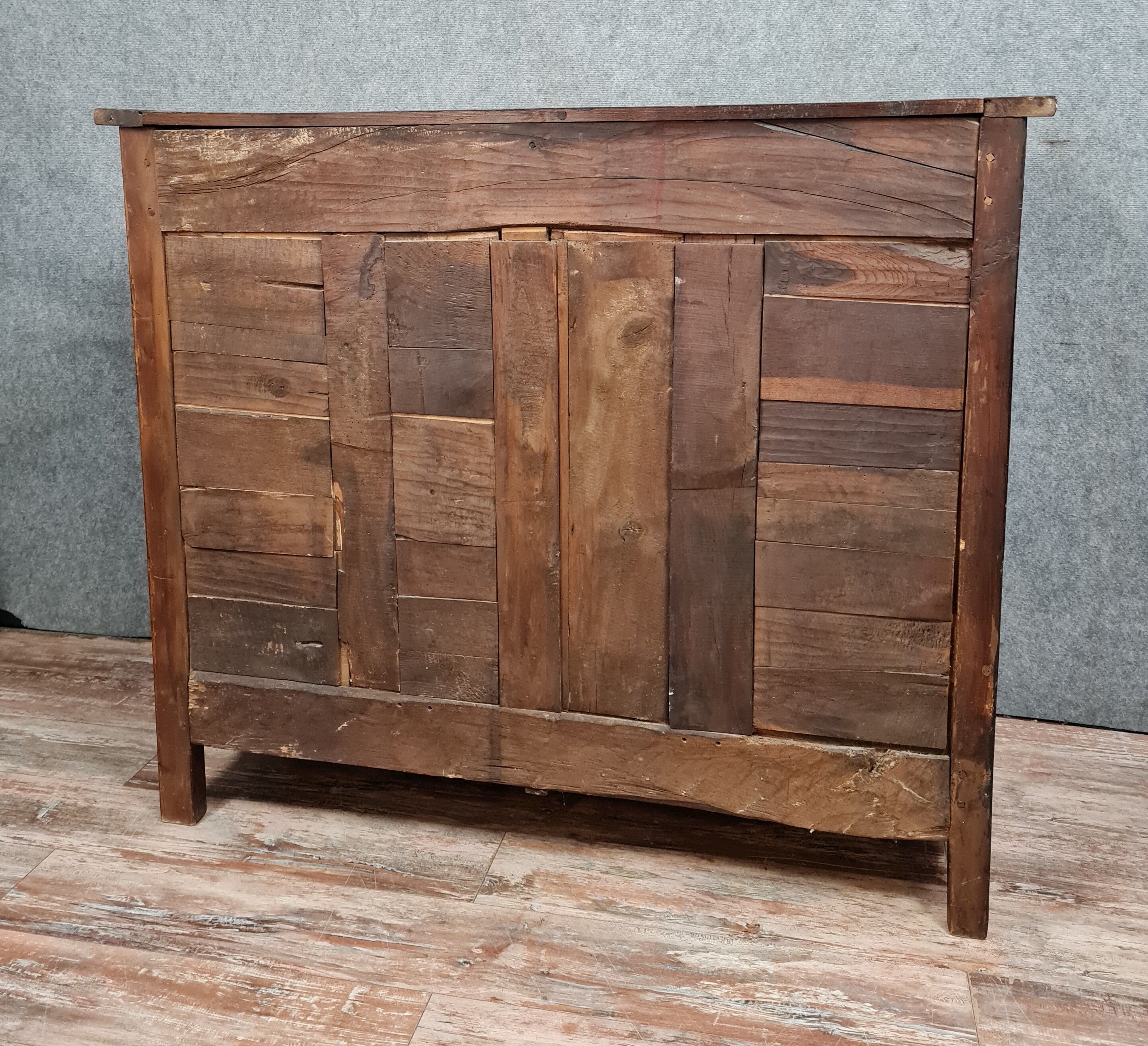 Louis XV period buffet in solid walnut around 1750