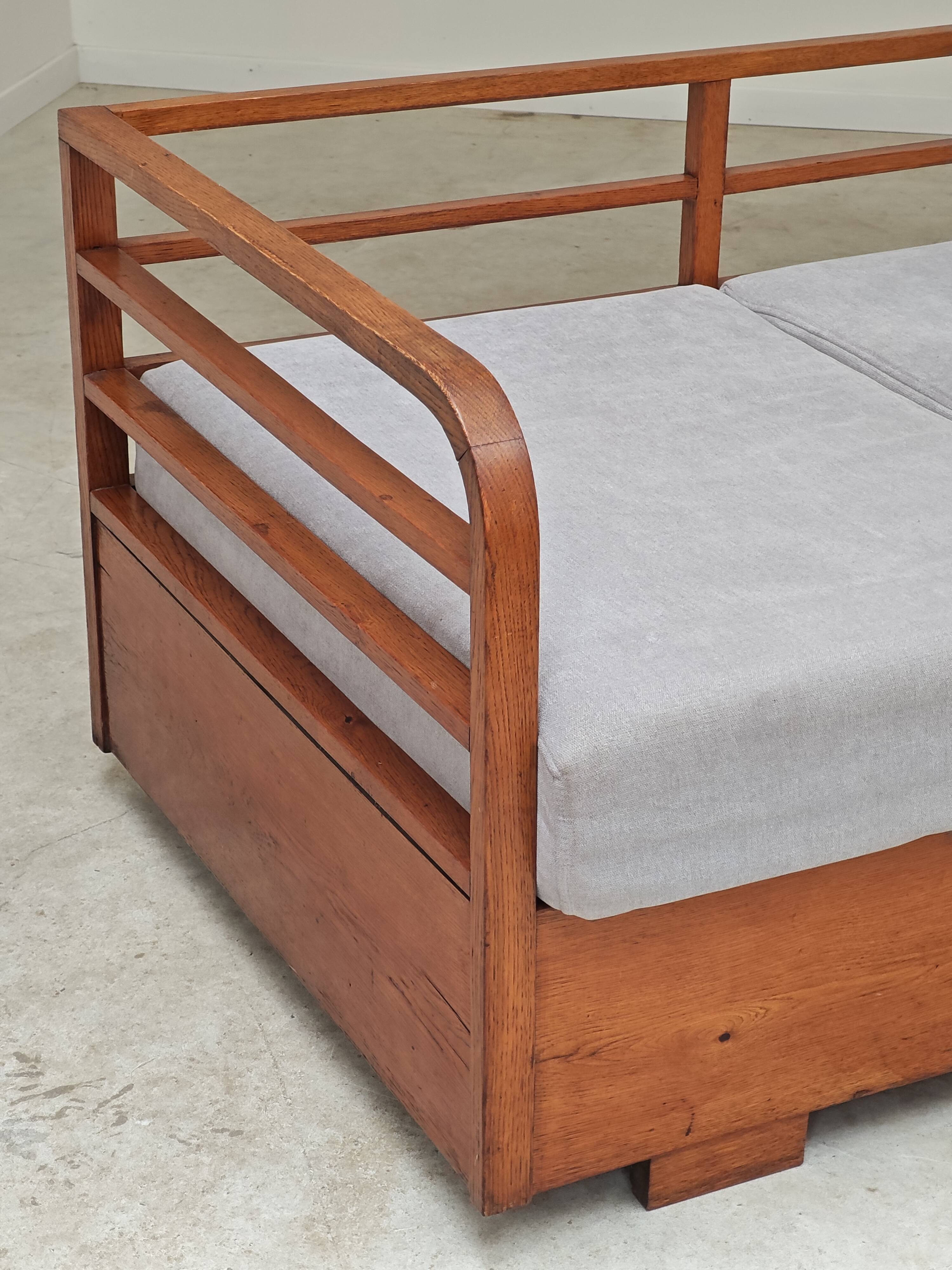 Art Deco sofa gray fabric Jindrich Halabala 1930