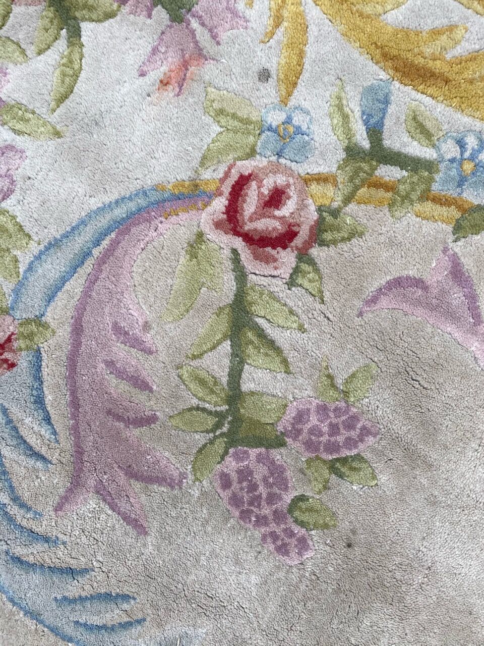 Vintage soapy style rug or Aubusson Tufté hand 170x235 cm