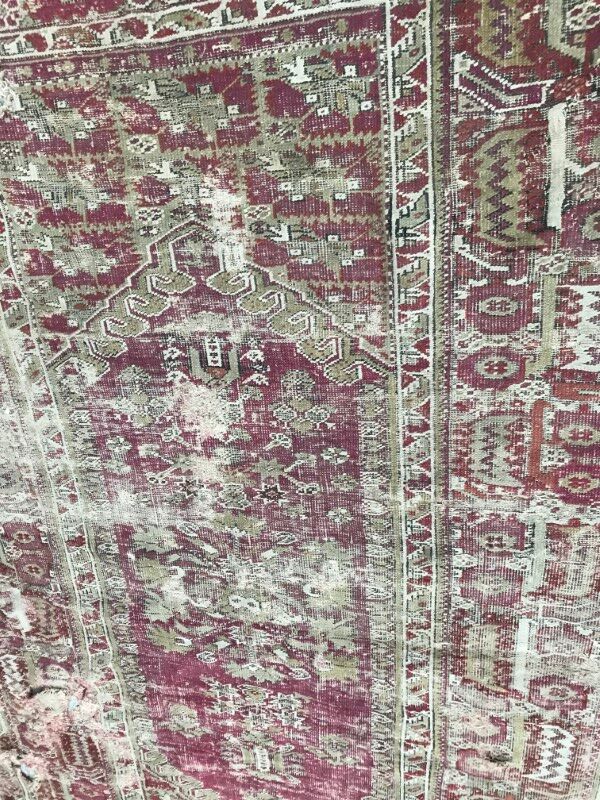 Carpet former Turkish Ghyordes 18th century handmade 135 X 268 CM