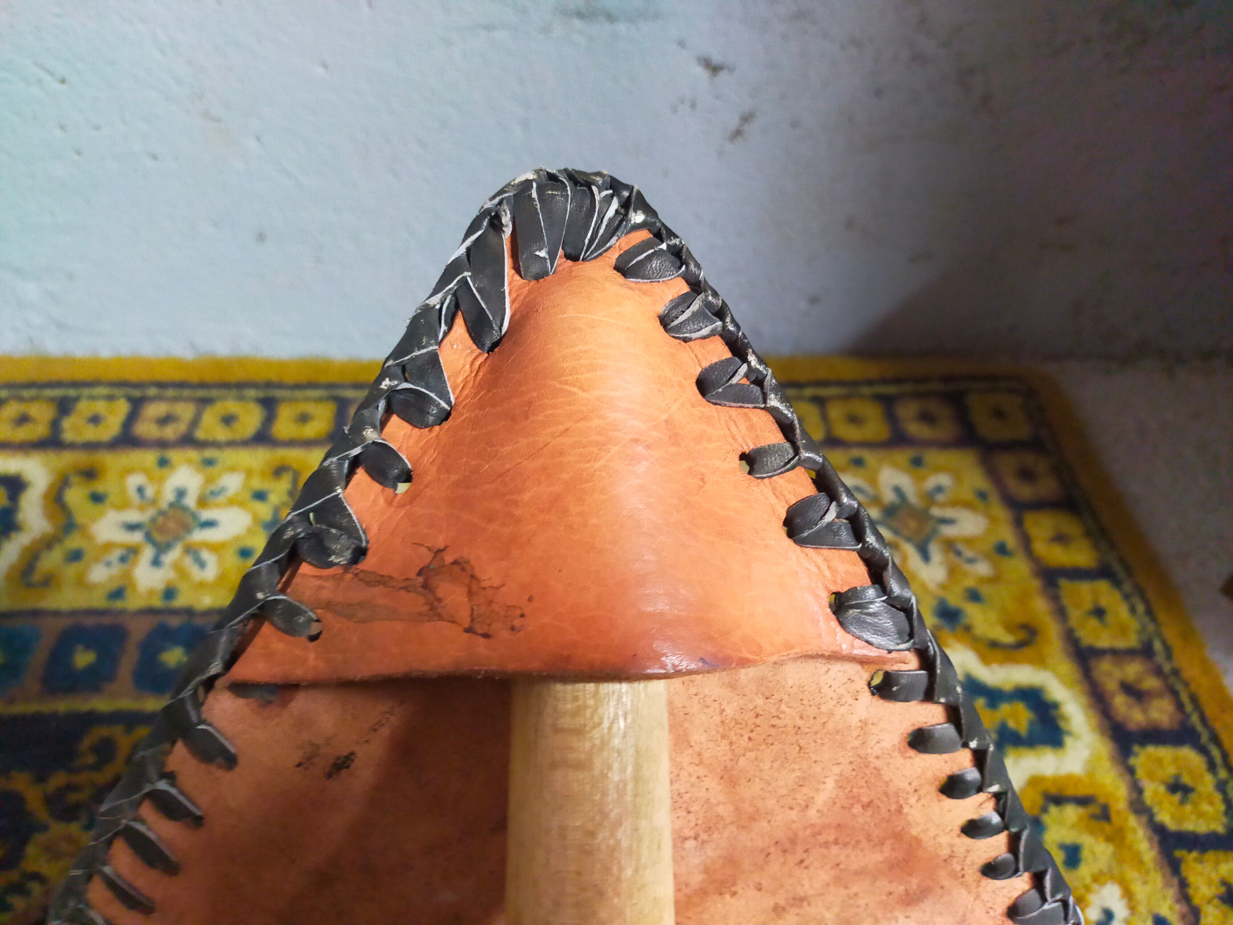 Folding tripod stool in Africa leather