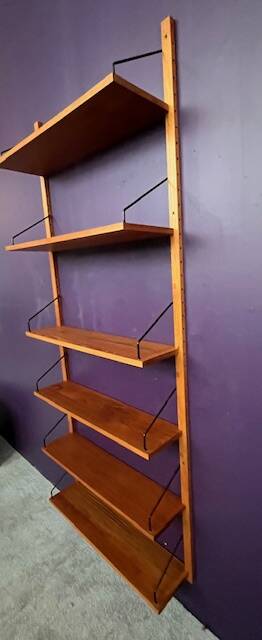 Modular shelving unit “Royal System” by Poul Cadovius, dating from the 1950s.