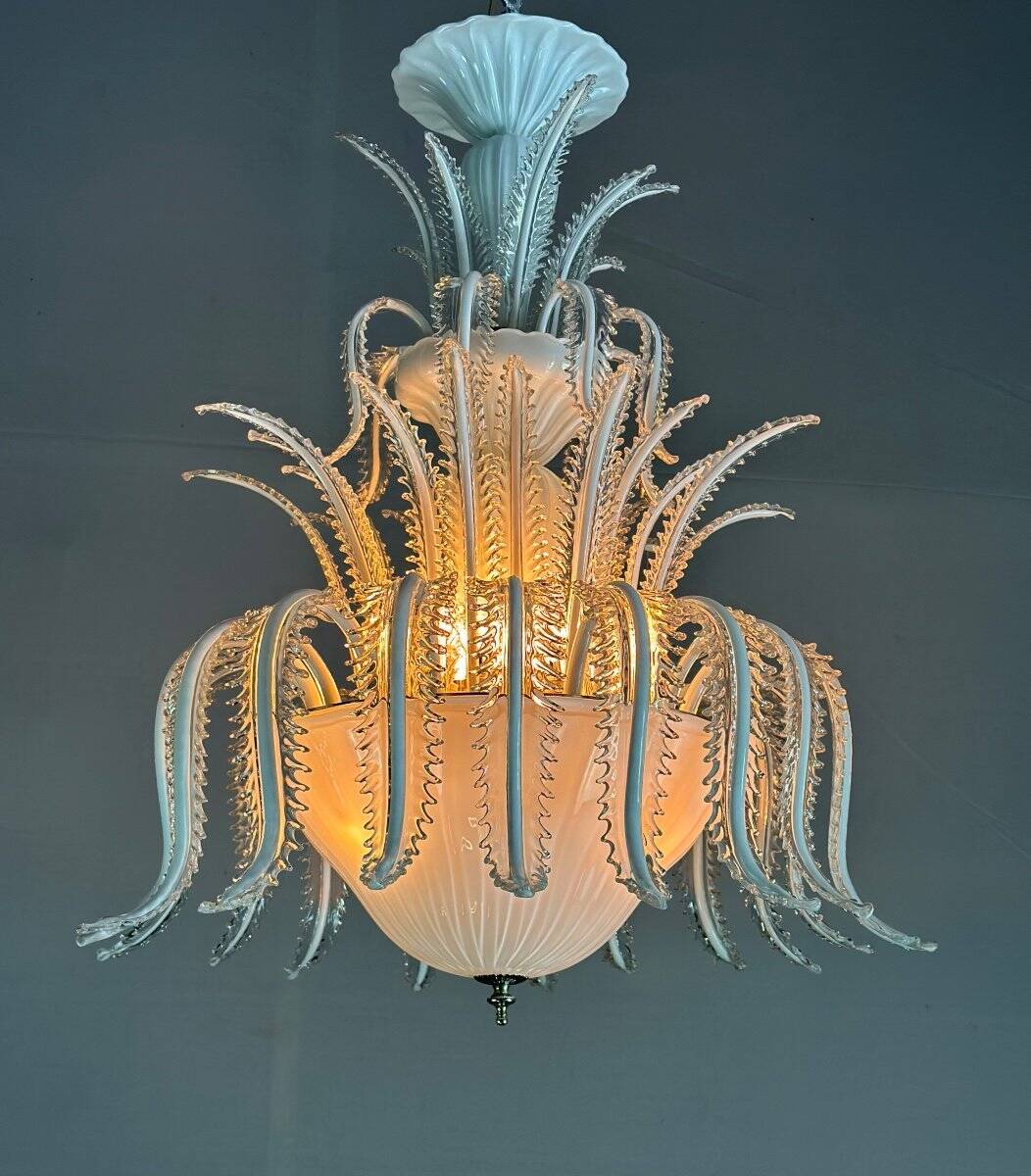 Venetian chandelier in white and gold Murano glass, circa 1980