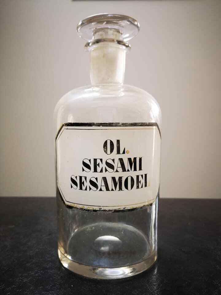 Old pharmacy/apothecary bottle ol sesami sesamoel 1900