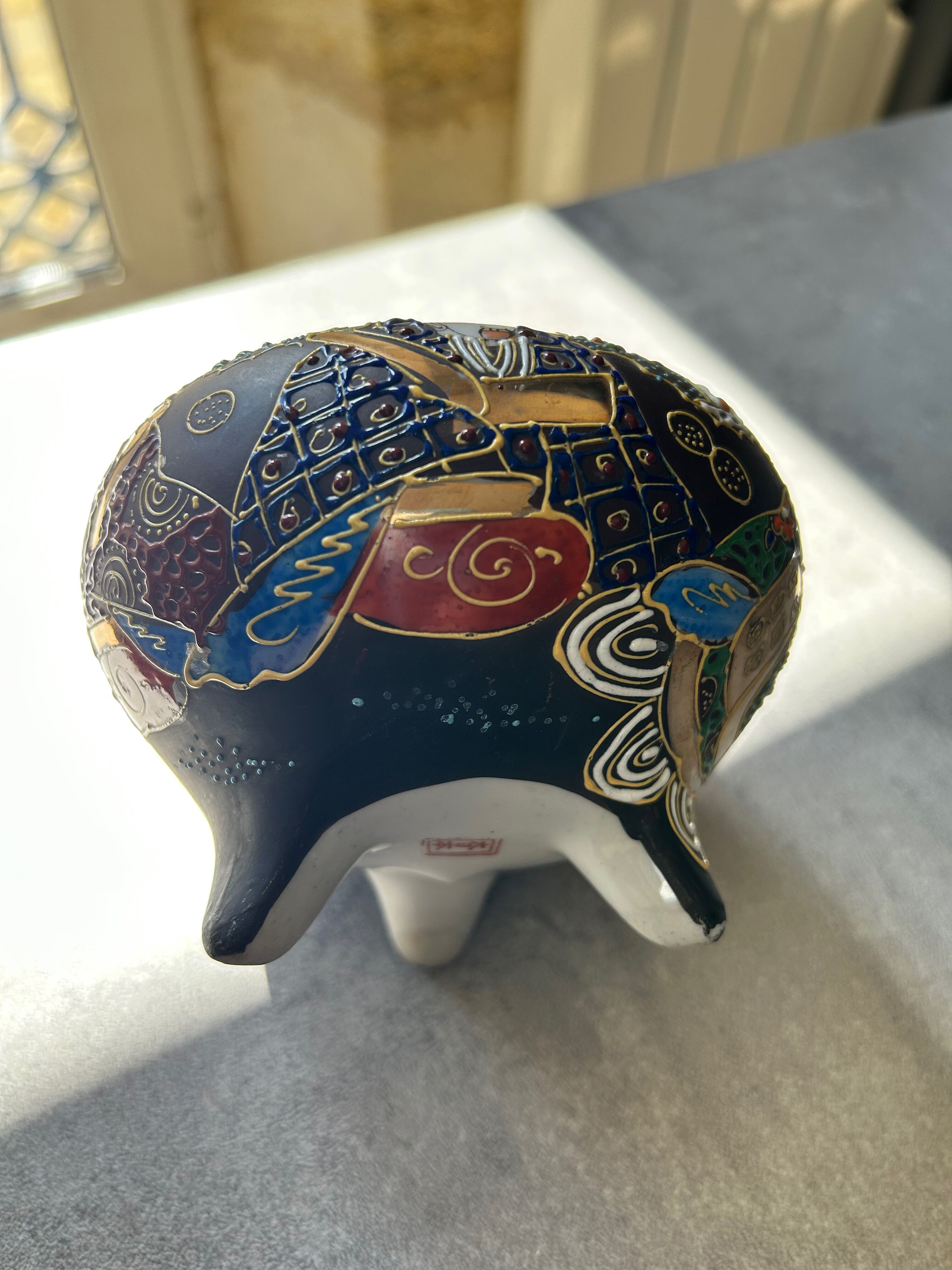 Empty pocket, burns Japanese incense Satsuma