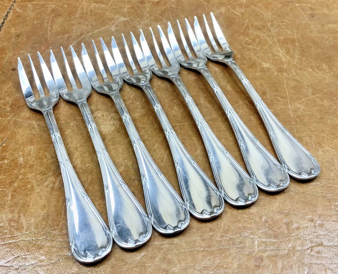 7 Christofle silver-plated oyster forks with Louis crossed ribbons