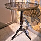 Varnished pedestal table brown color 3 feet classic style 1970s to 3 feet