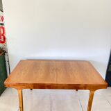 Extendable dining table in NATHAN teak