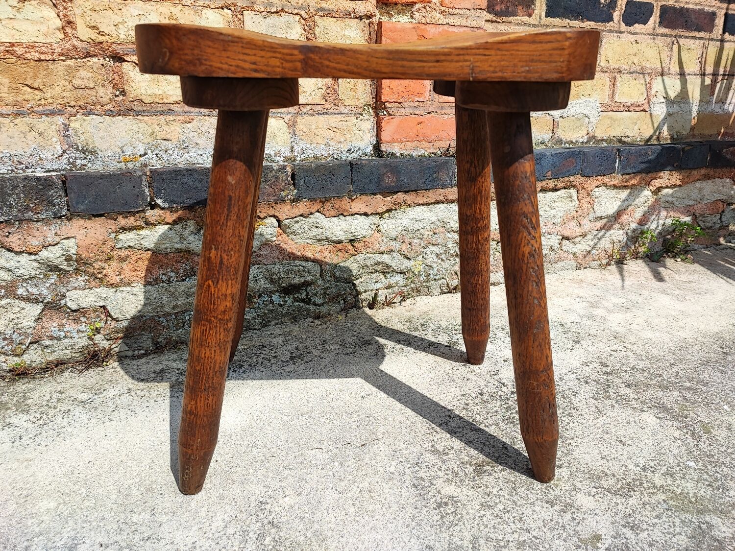 Tabouret rustique en bois massif