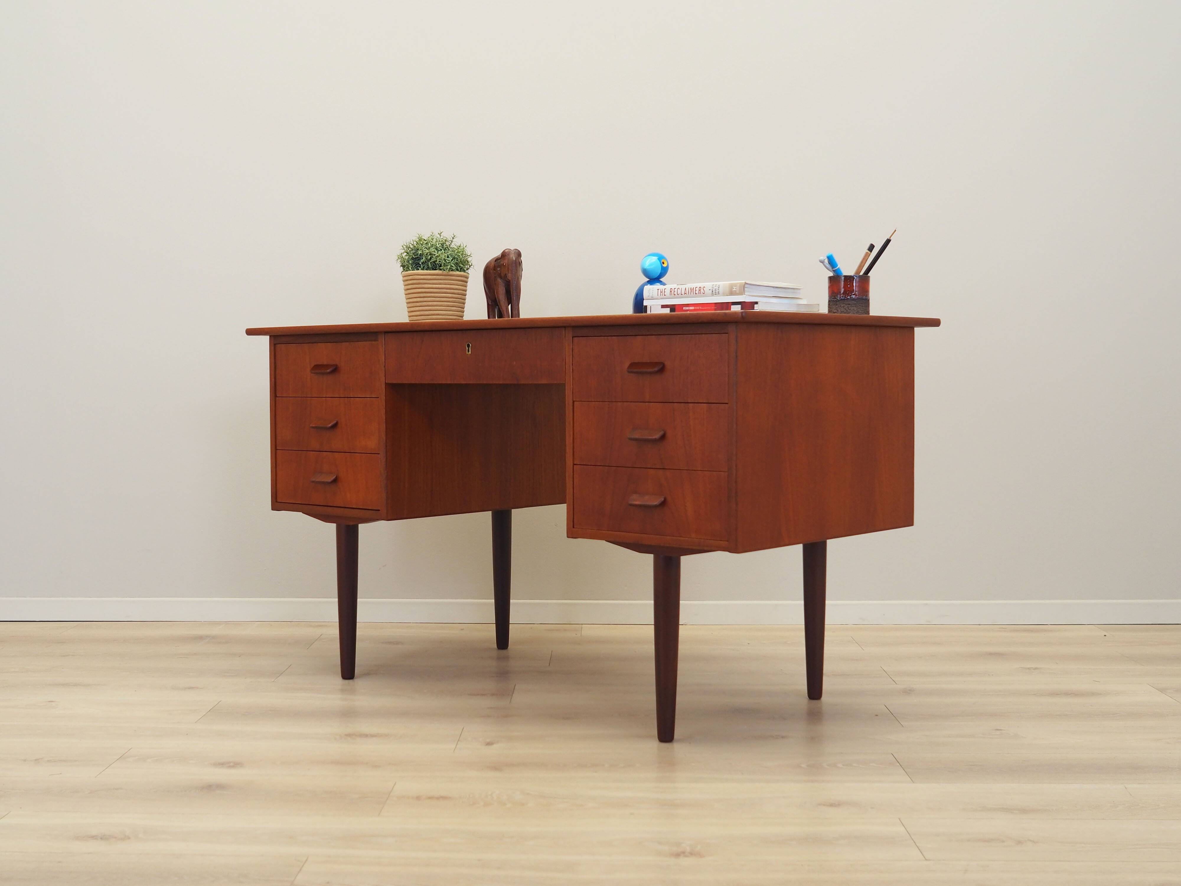 Teak desk, Danish design, 1970s, production: Denmark