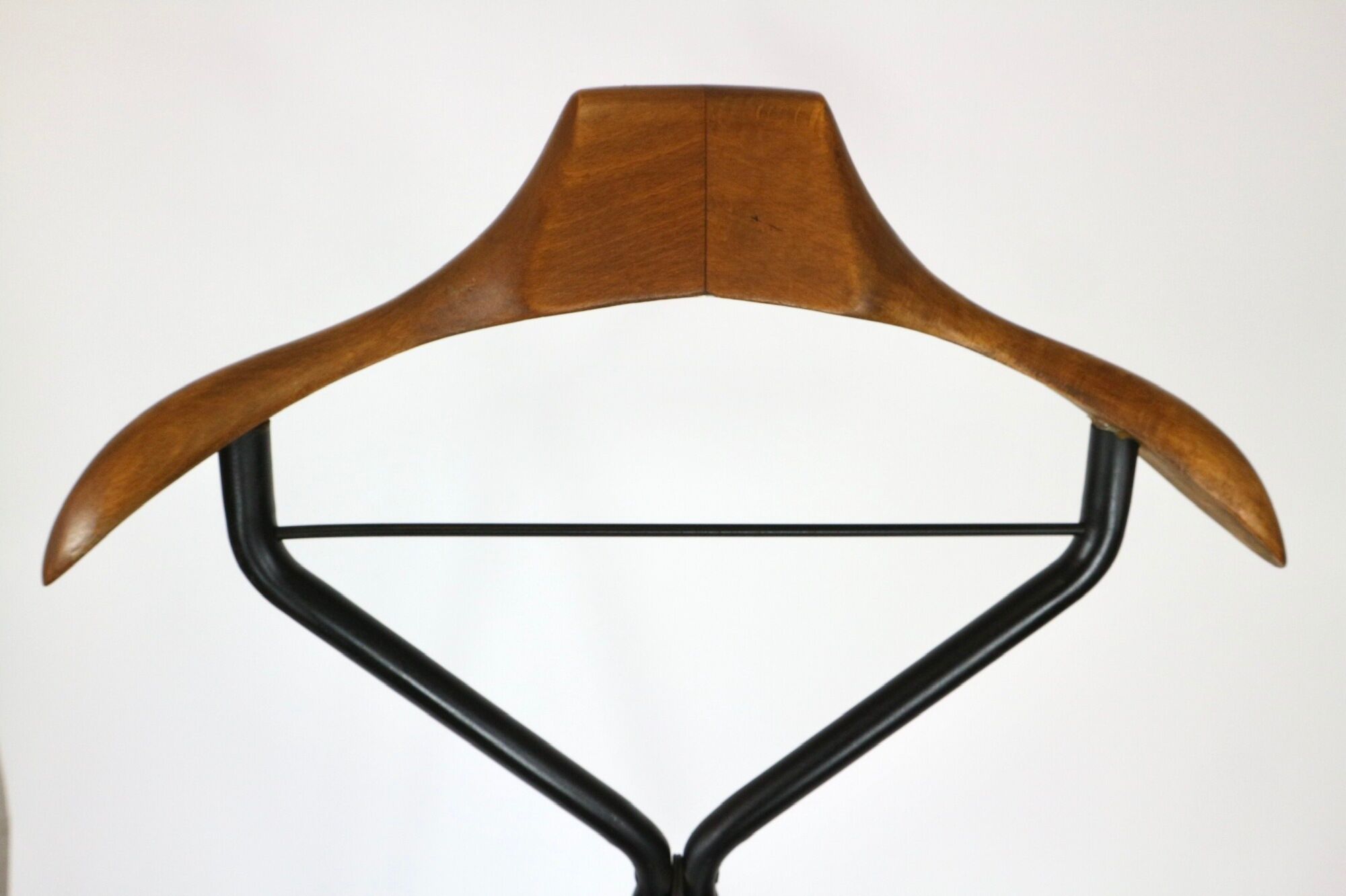 Valet serviteur muding années 60 vintage bois et métal peint en noir