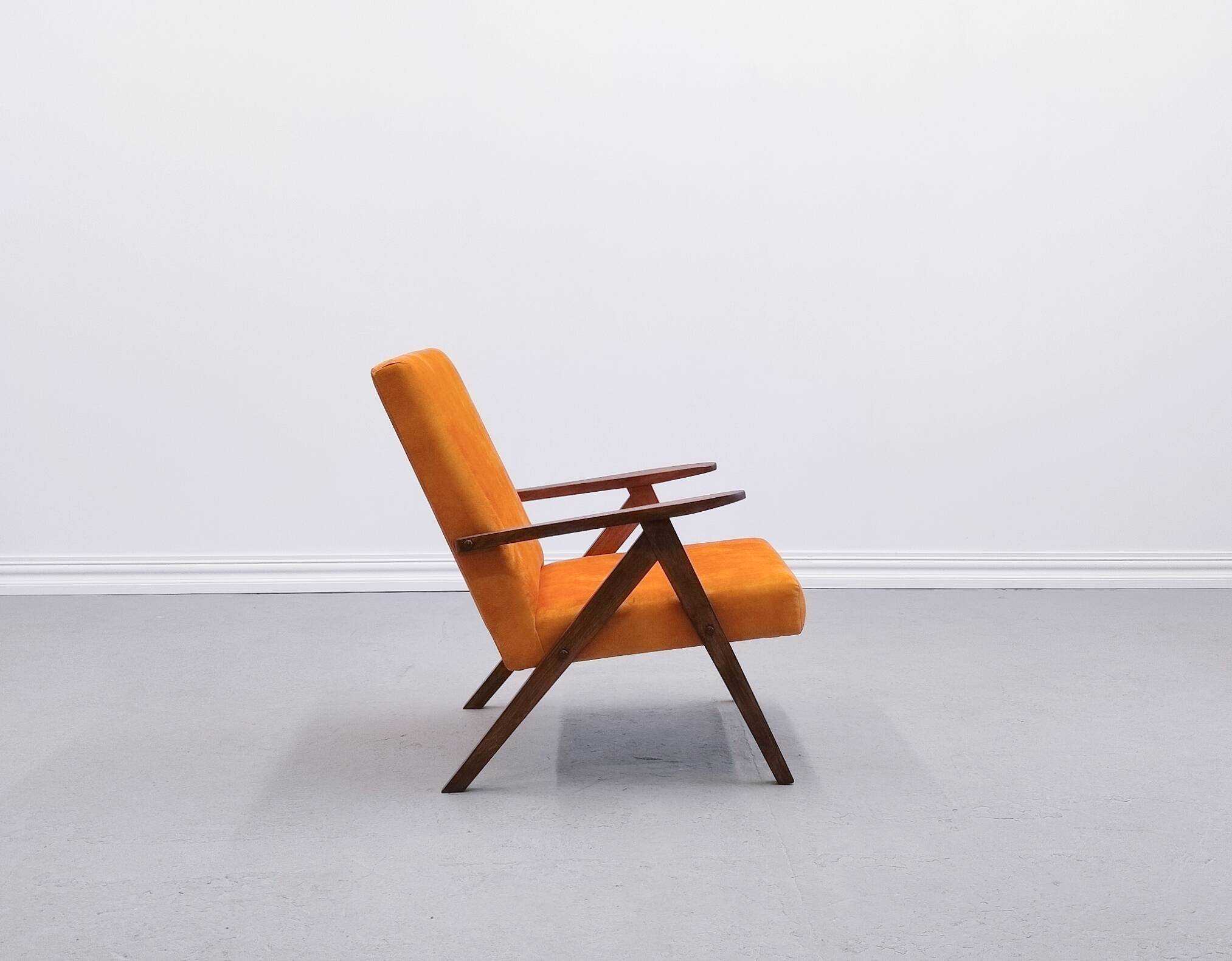 1960 Mid Century Easy Chair Model B 310 Var in Golden Velvet