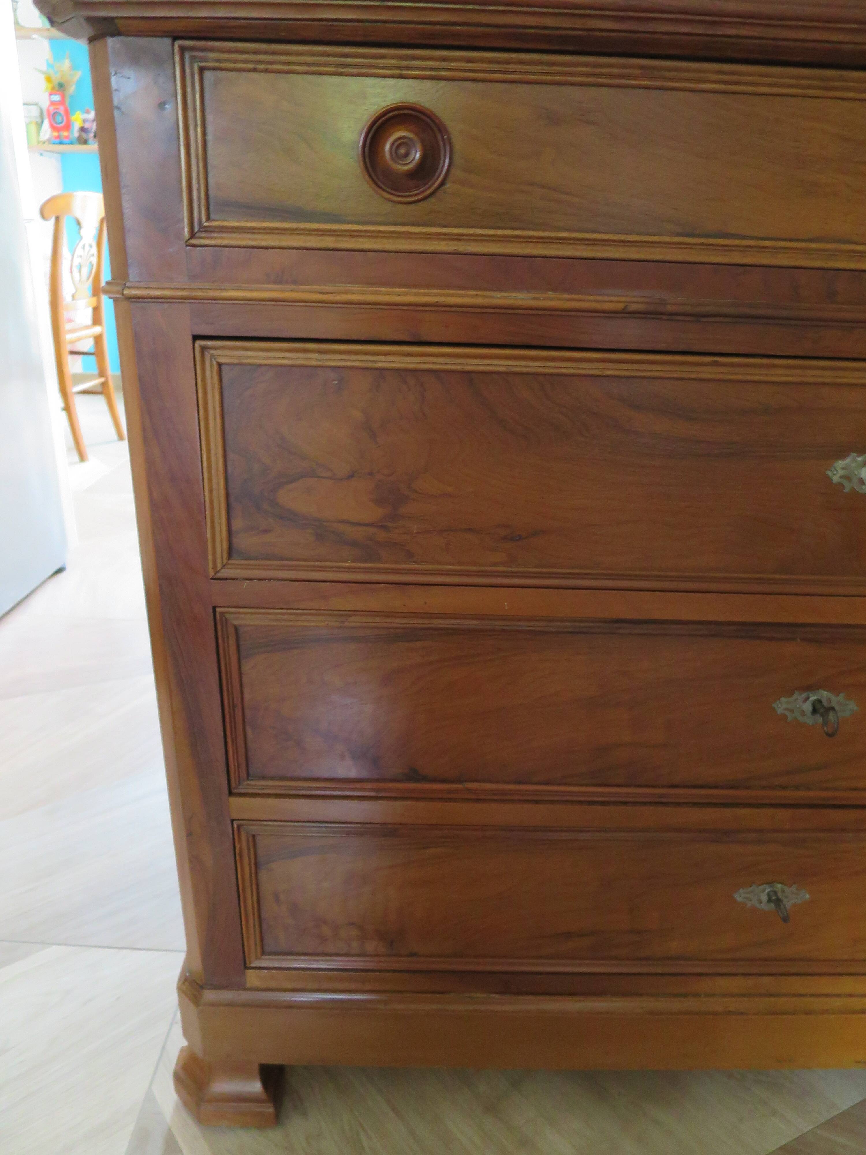 Rare - Pretty old chest of drawers with 4 drawers and 3 locks - In walnut - 1930