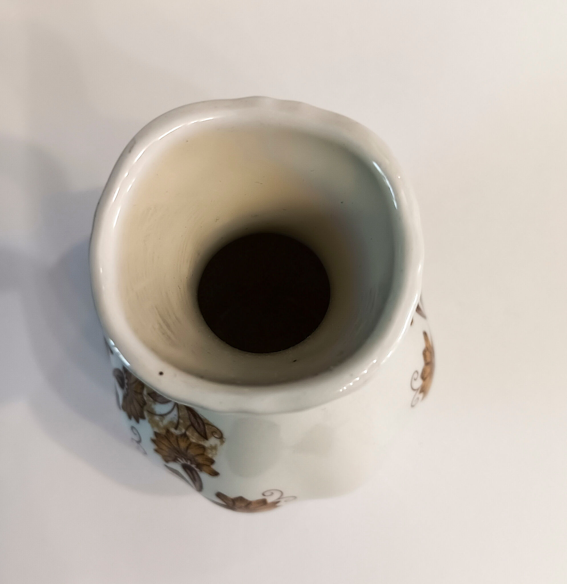 Small English porcelain vase Adams pattern Cornwall. Floral pattern.