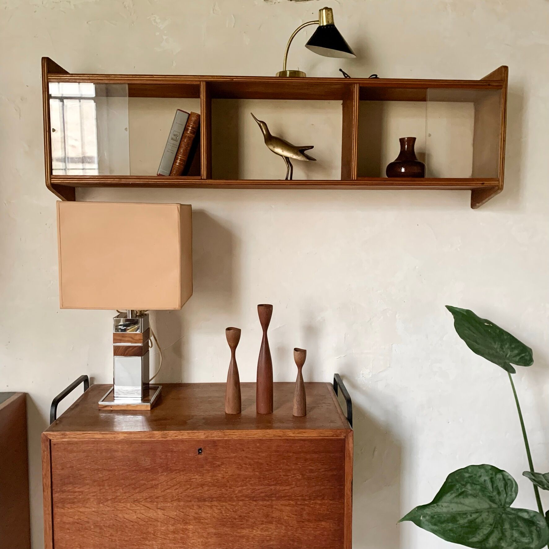 Bookcase vintage pyramidal wall shelf