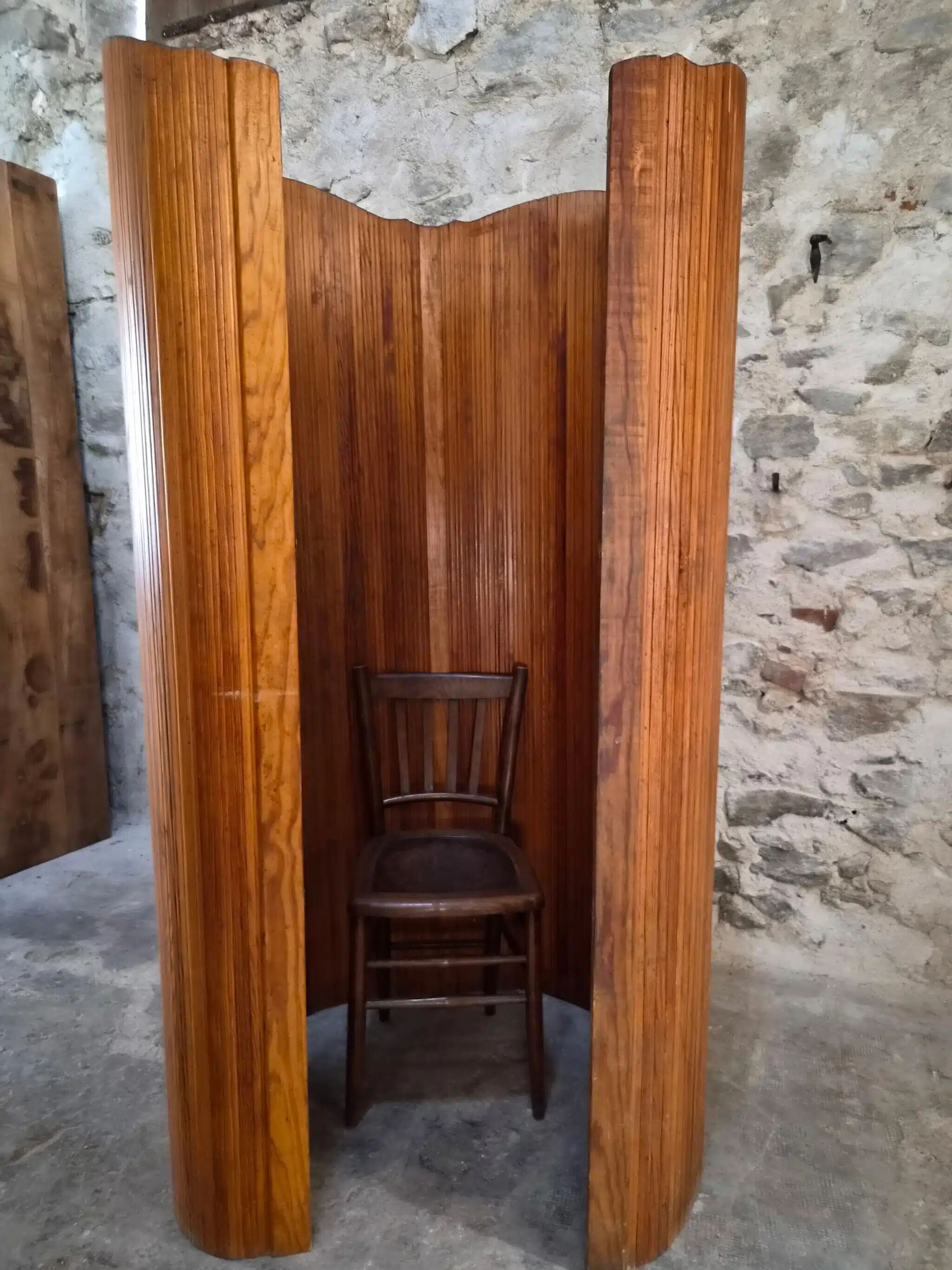 Large French folding screen in pine, room divider, 1950s, attributed to Baumann.