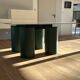 Table 160 × 160 inspiration Vignelli & 8 chaises cuir Gorini Divani