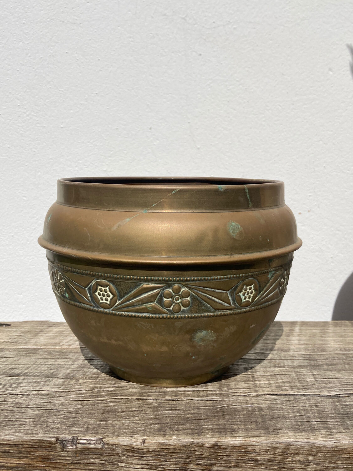 Pot cover in brass chiseled 1960 art nouveau