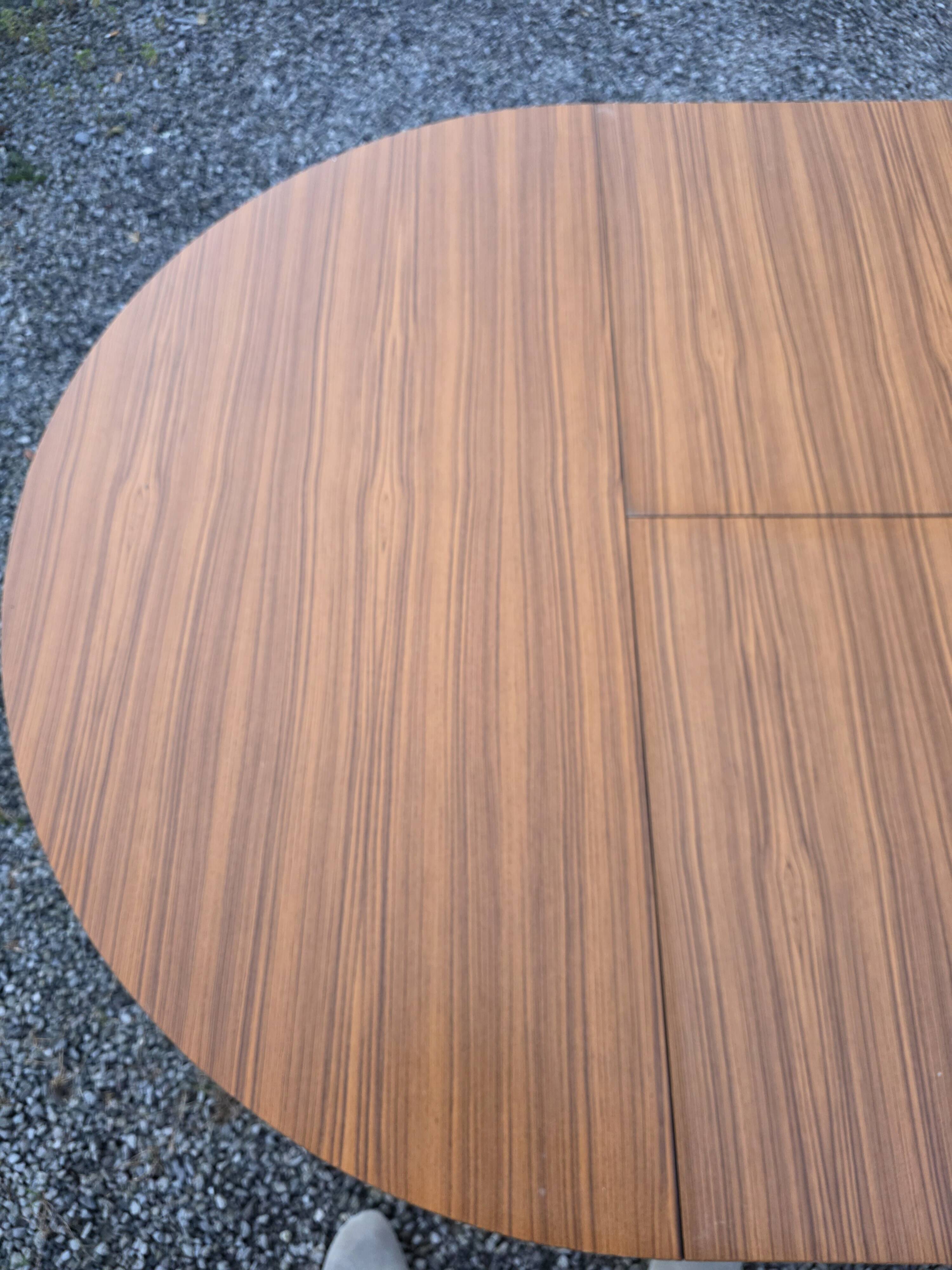 Table scandinave extensible en teck des années 60