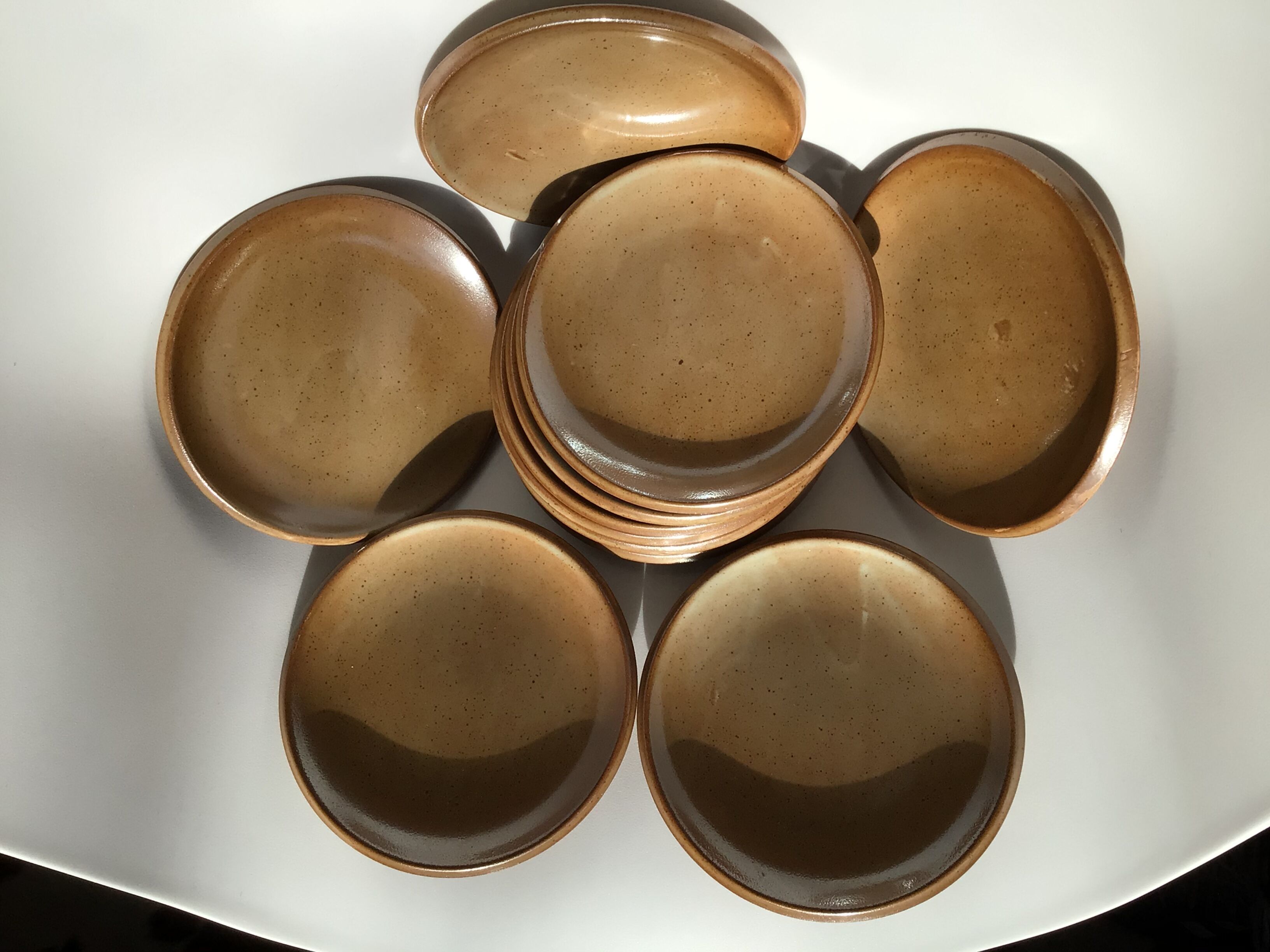 11 Dessert plates Brenne, speckled with caramel