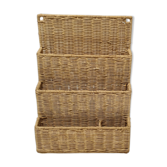 Sorter / wicker mail door