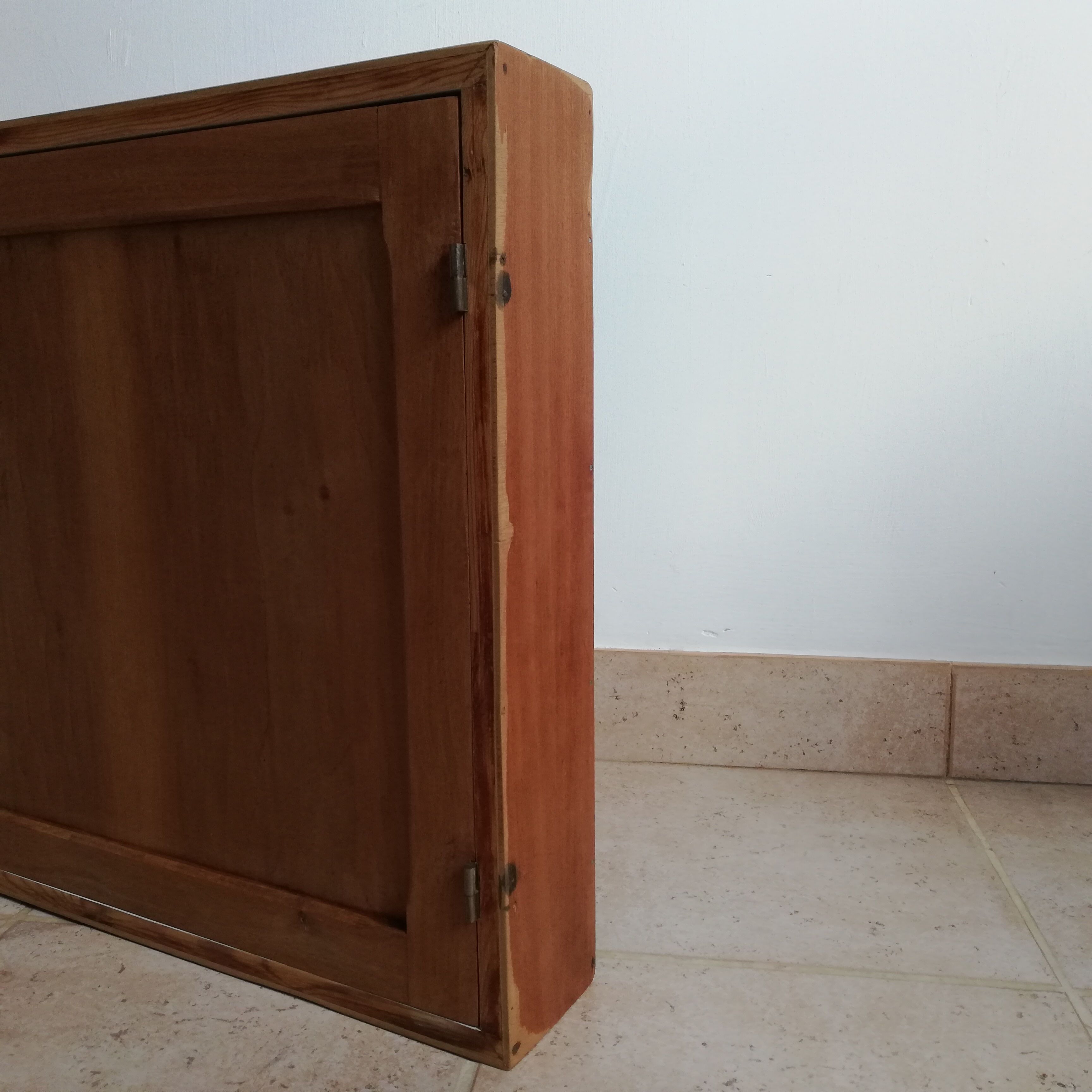Armoire double en bois, murale